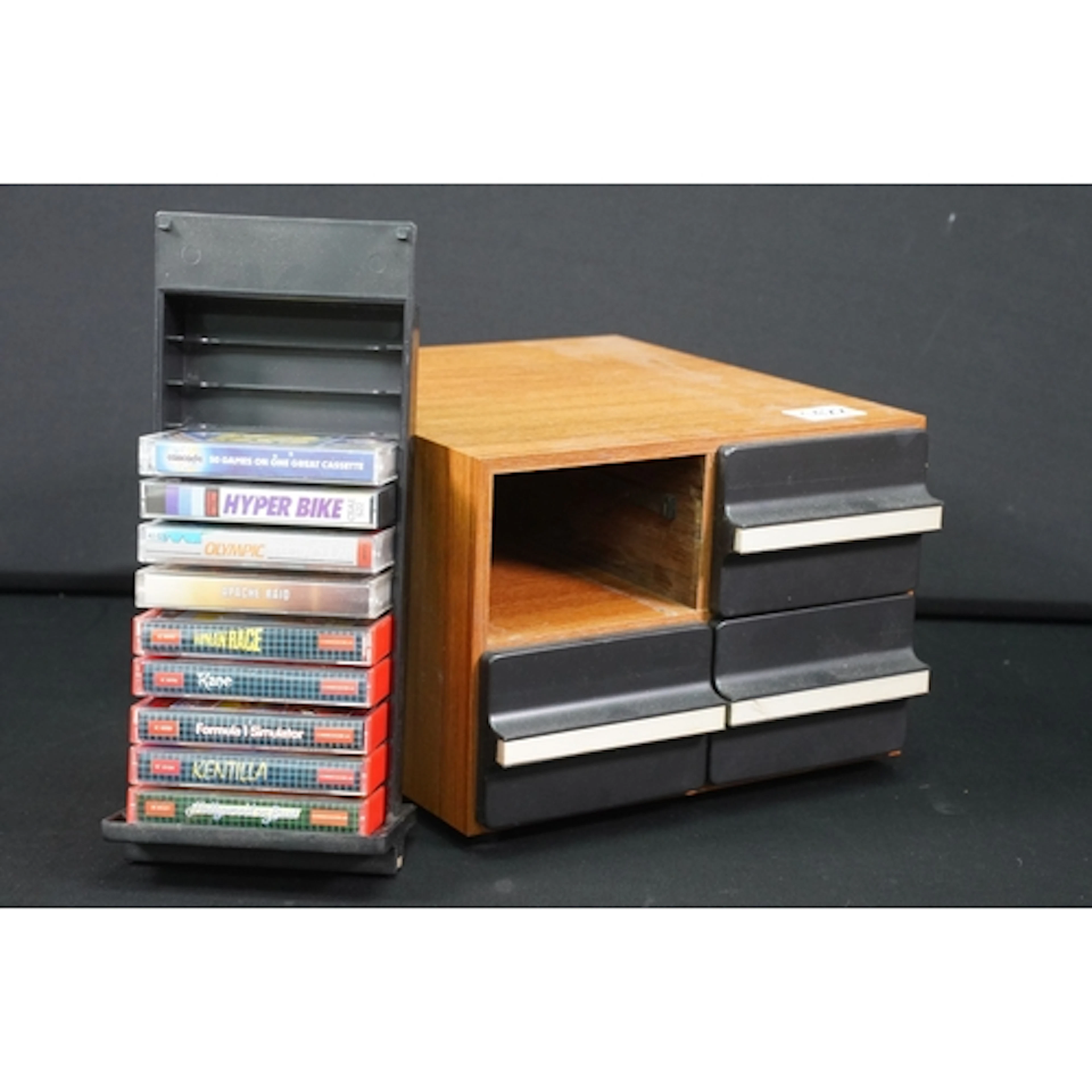 Retro Gaming - 24 Cased Commodore 64 games to include Formul...