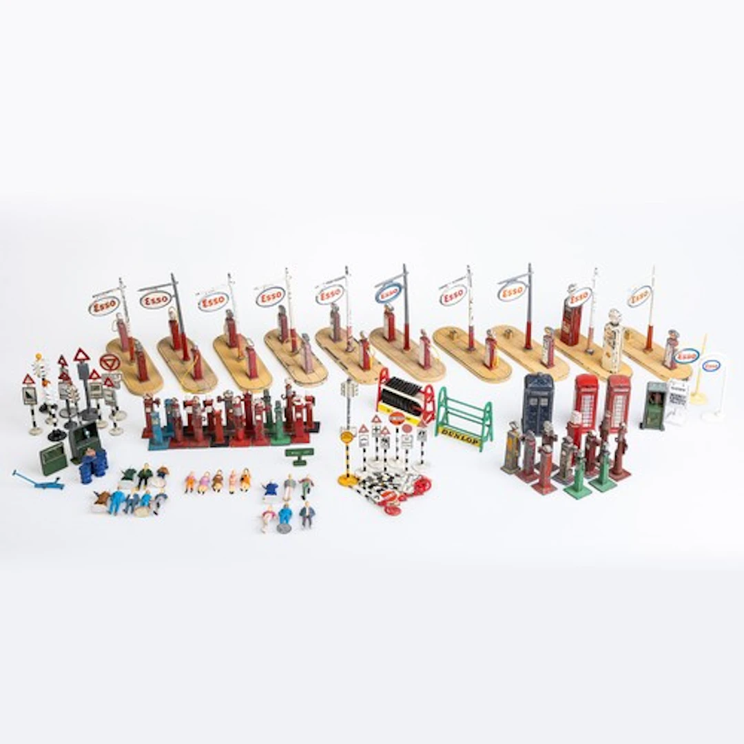 Selection of Dinky toy accessories to include: 781 Esso isla...