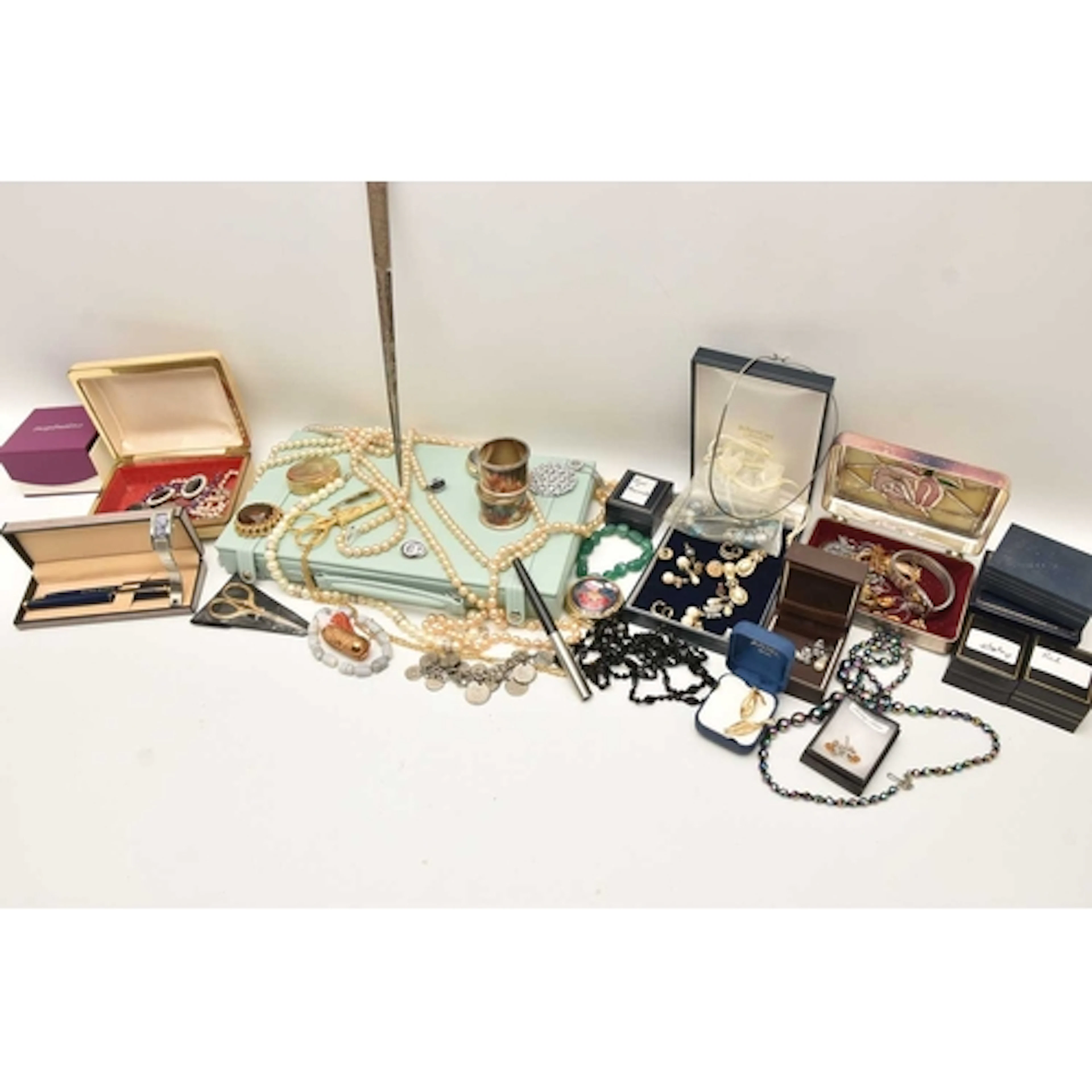A BOX OF ASSORTED COSTUME JEWELLERY AND ITEMS, to include a ...