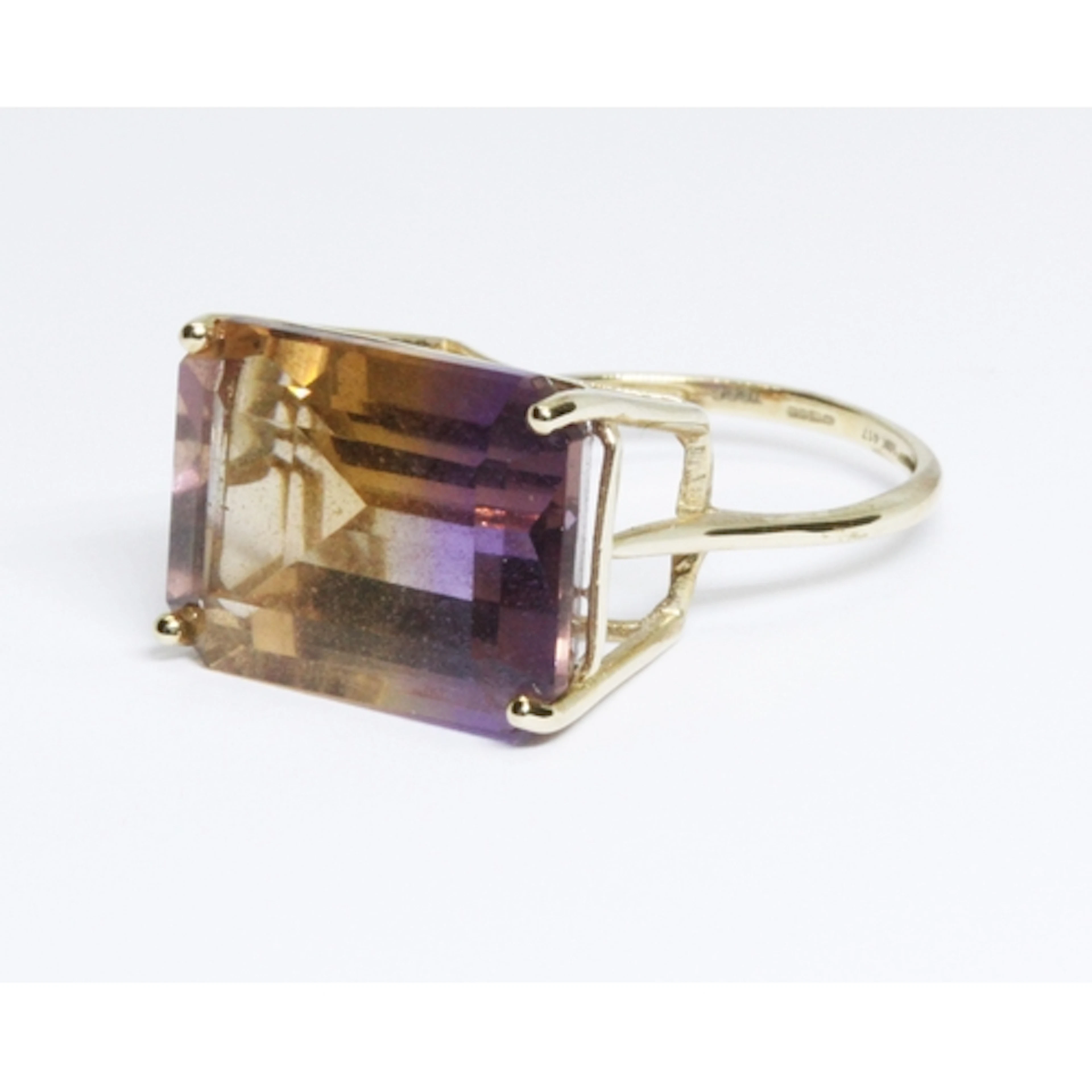 A hallmarked 9ct gold ametrine ring, the parti-coloured ston...