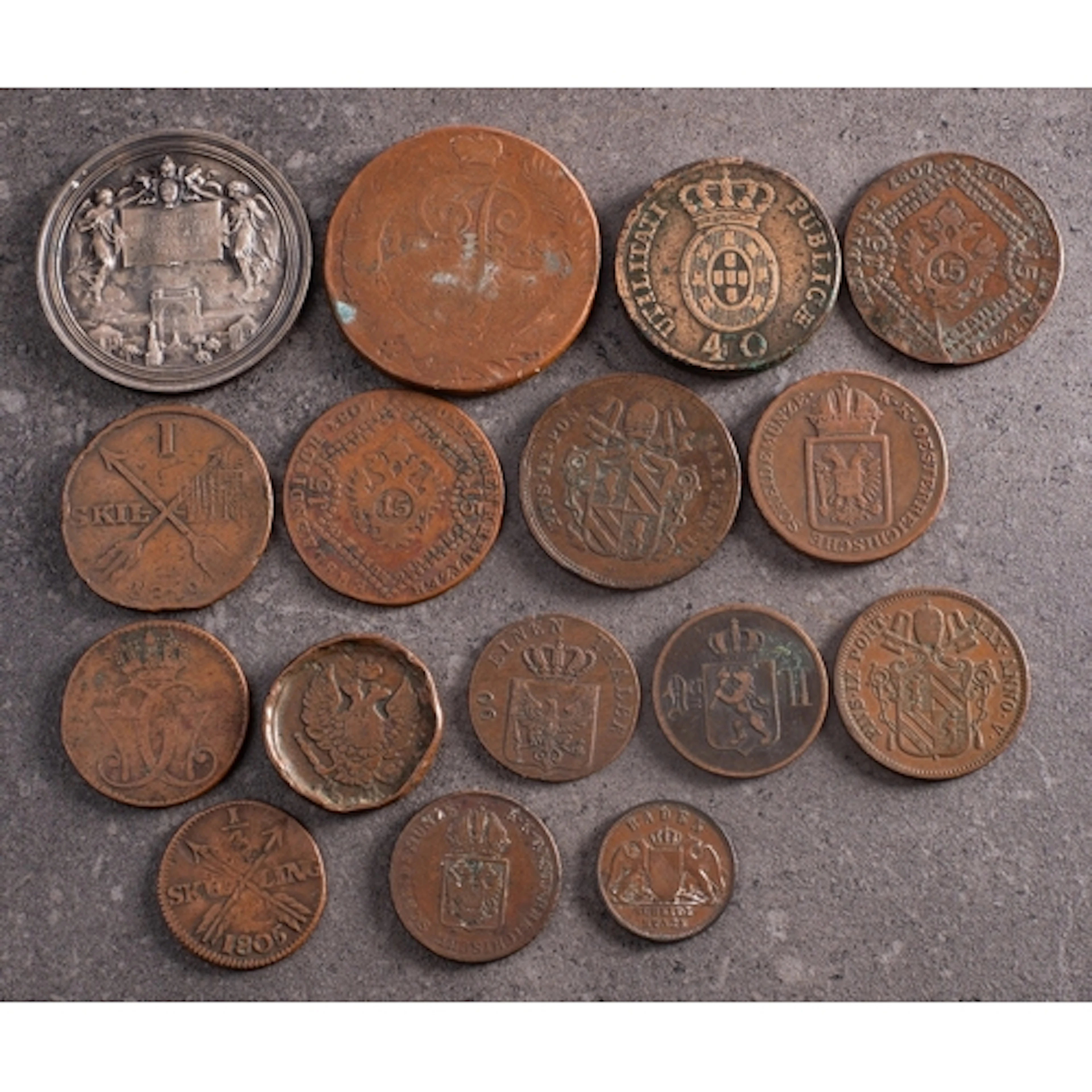 A mixed group of mainly European copper coins. Including 19t...