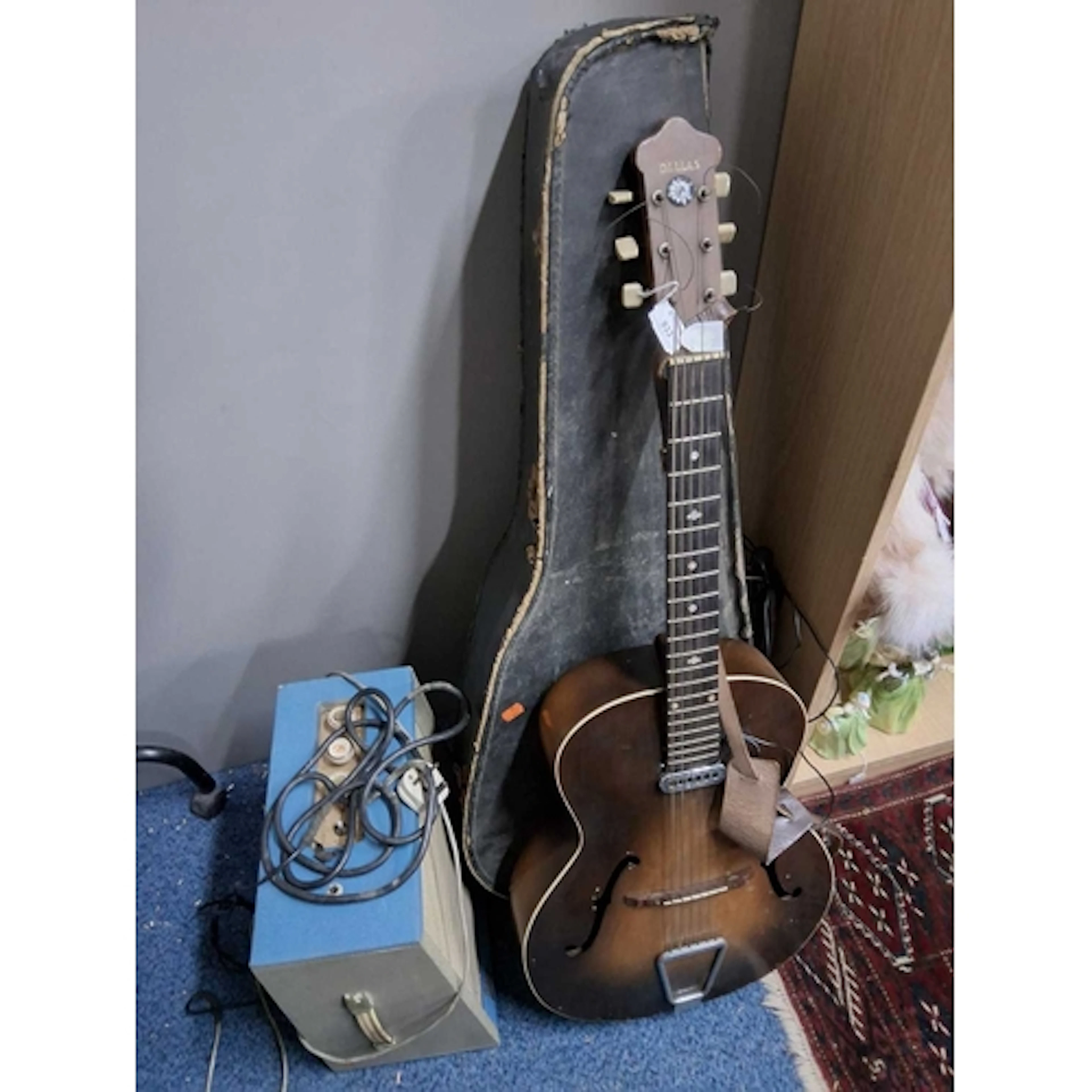 MID-20th CENTURY DALLAS ARCHTOP ACOUSTIC-ELECTRIC GUITAR, a ...