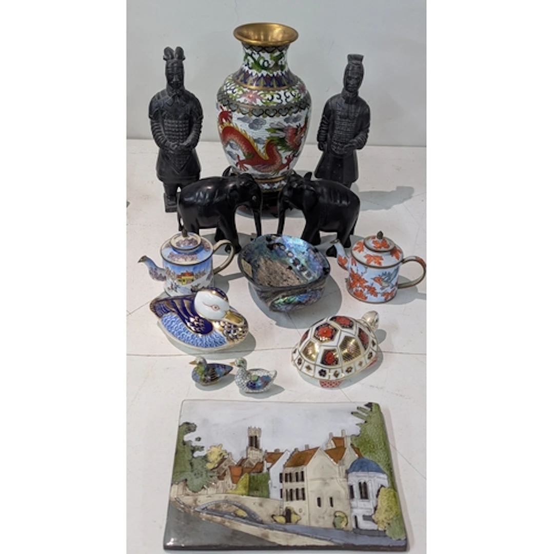 A mixed group of collectables to include two Royal Crown Der...