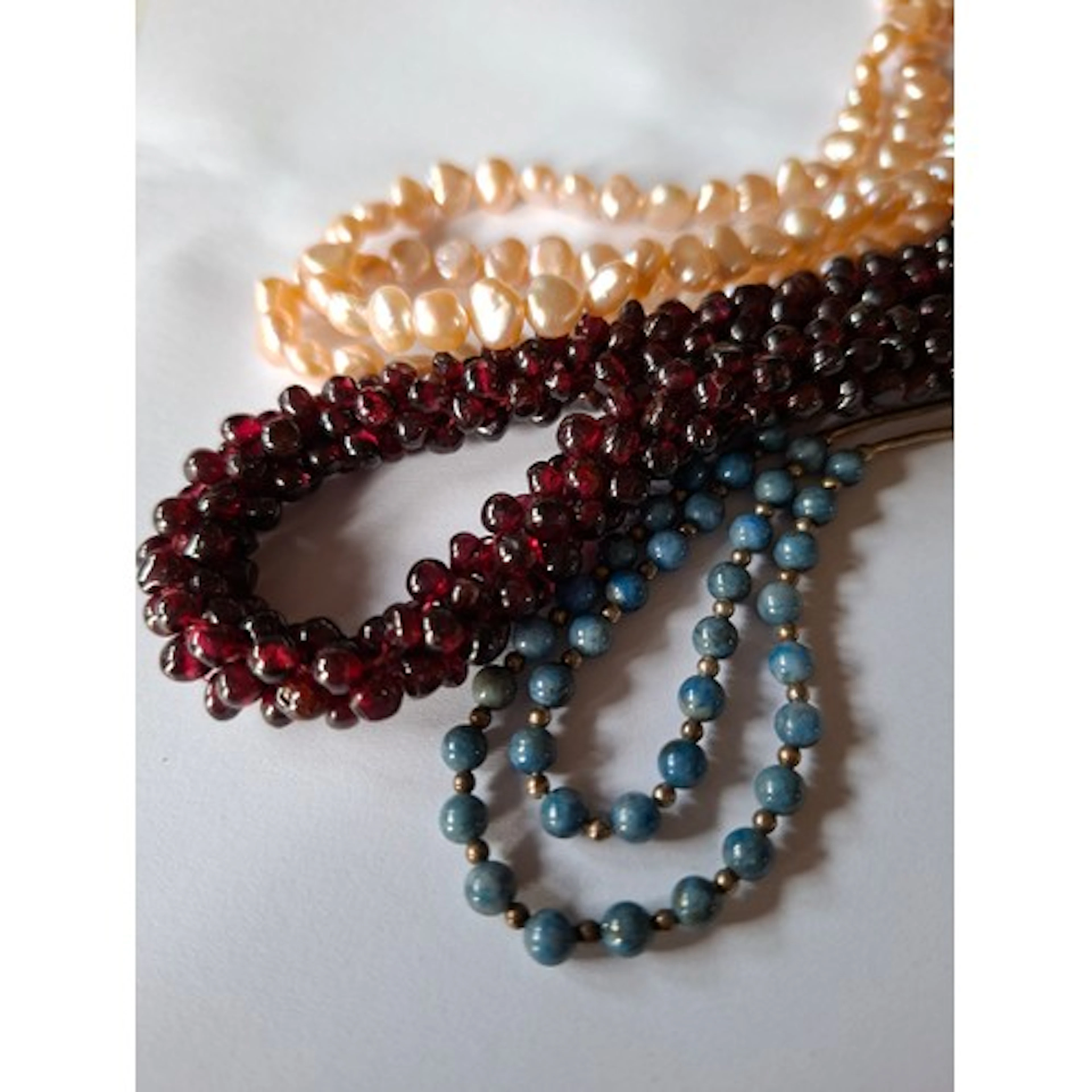 A vintage red garnet cluster strand necklace, 101.6g, measur...