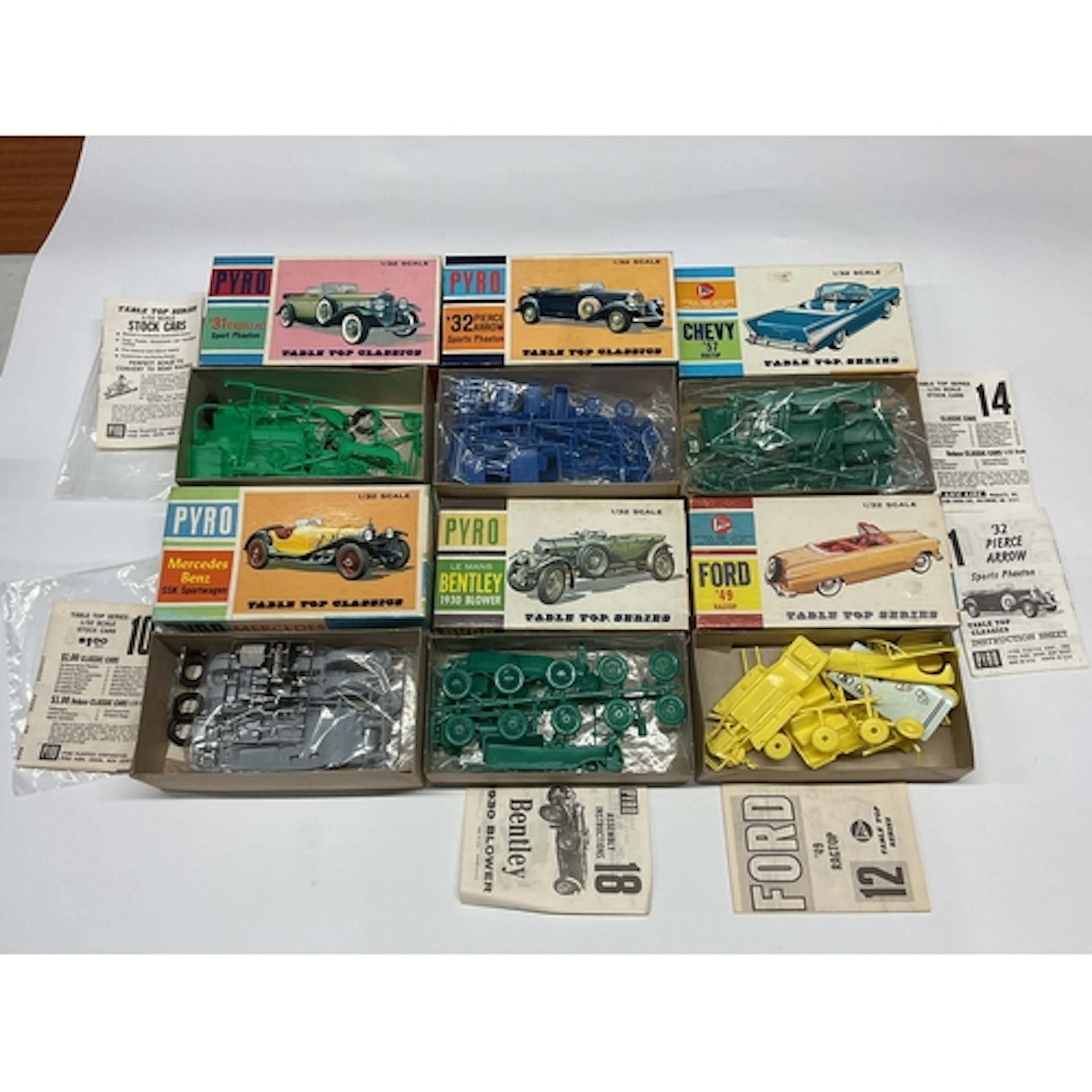 Six Pyro (USA) 1:32 scale plastic model car kits to include ...