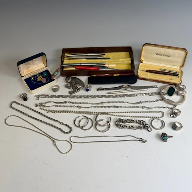 A quantity of Silver Jewellery, including a naturalistically...