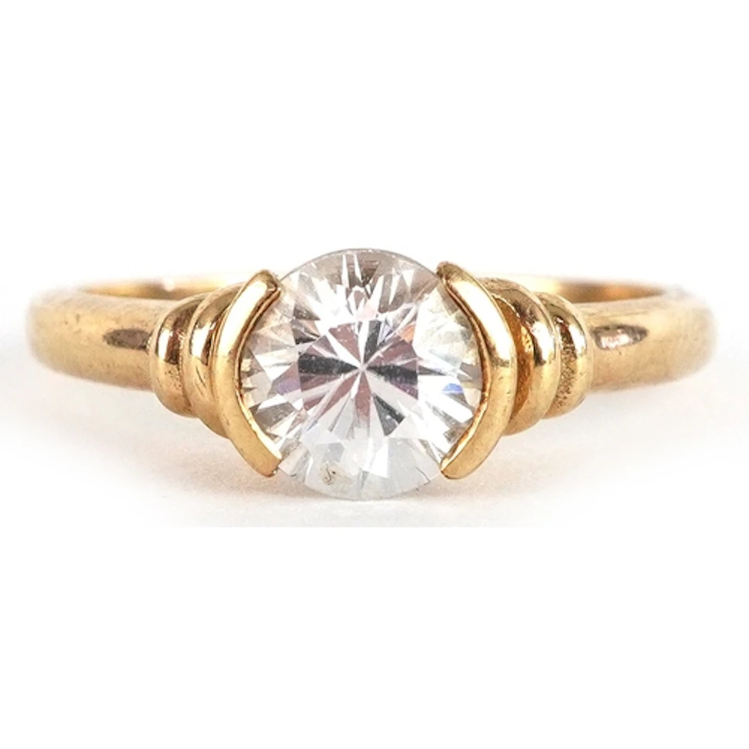 9ct gold cubic zirconia solitaire ring, size N, 2.8g.