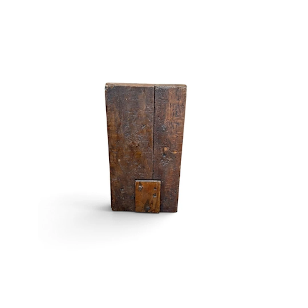 A HAND CARVED ROMAYNE-STYLE OAK PANEL 44cm x 24cm...