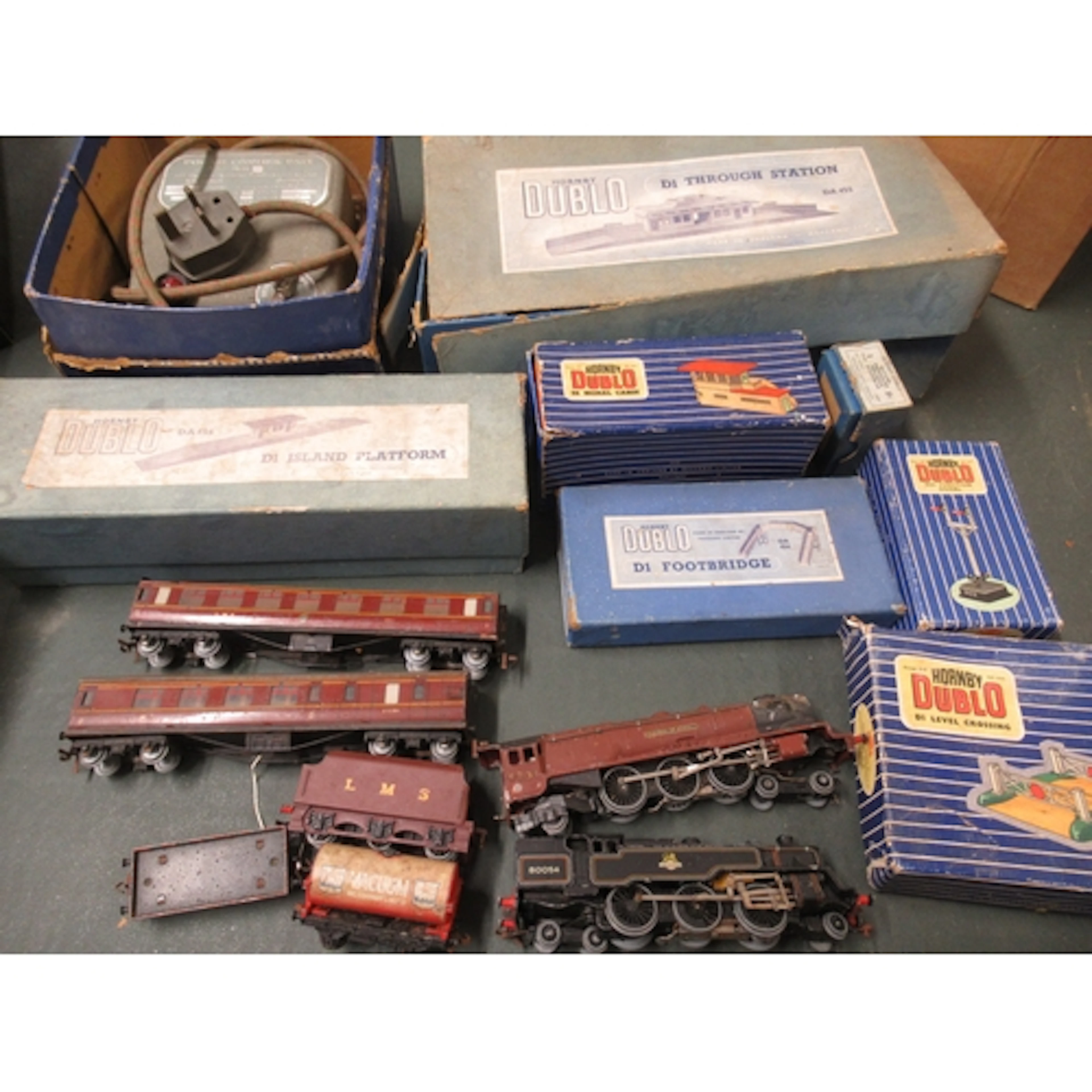 Hornby Dublo tin plate train set, including Duchess of Athol...