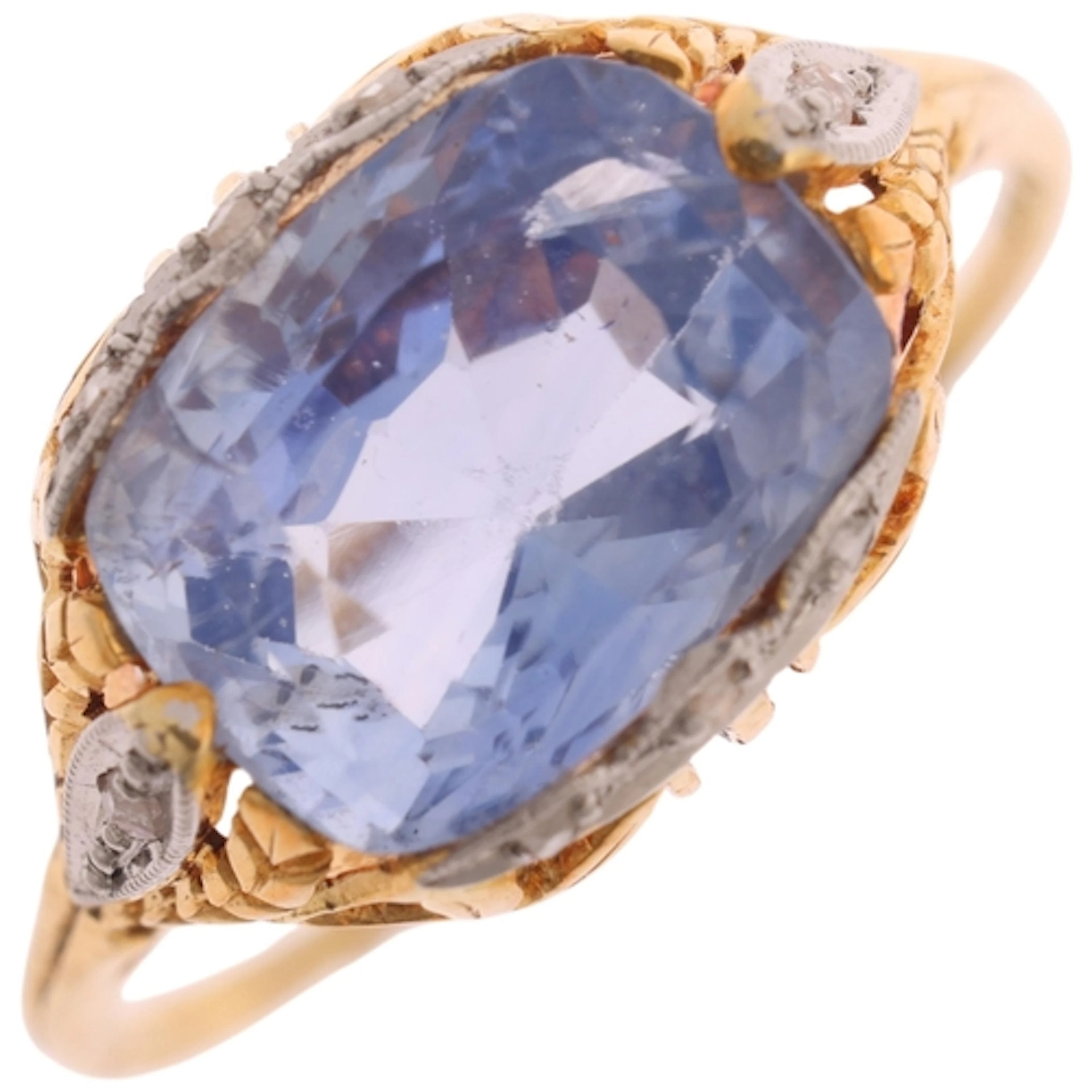 A Belle Epoque sapphire and diamond ring, set with 3.30ct cu...