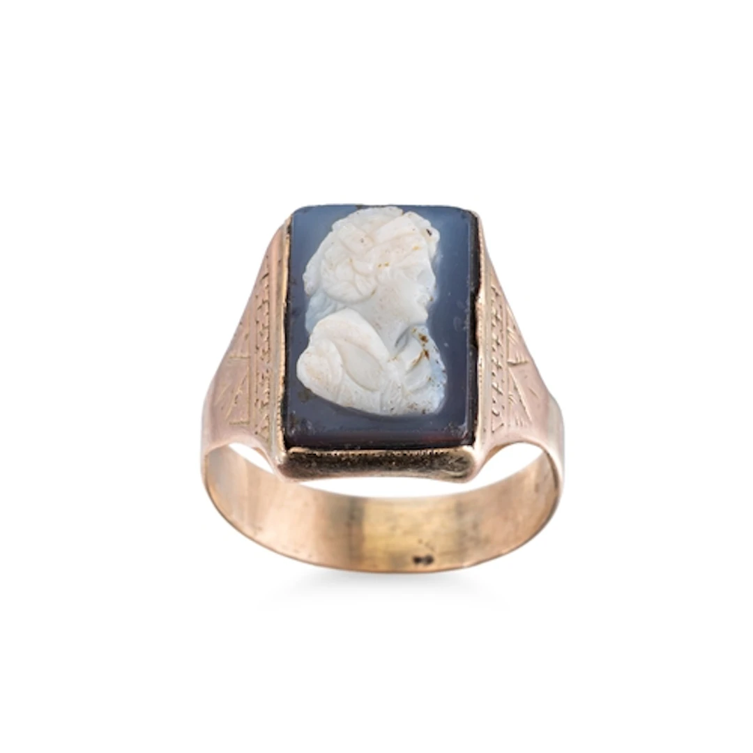 AN ANTIQUE CAMEO RING, engraved detail to shank, mounted in ...