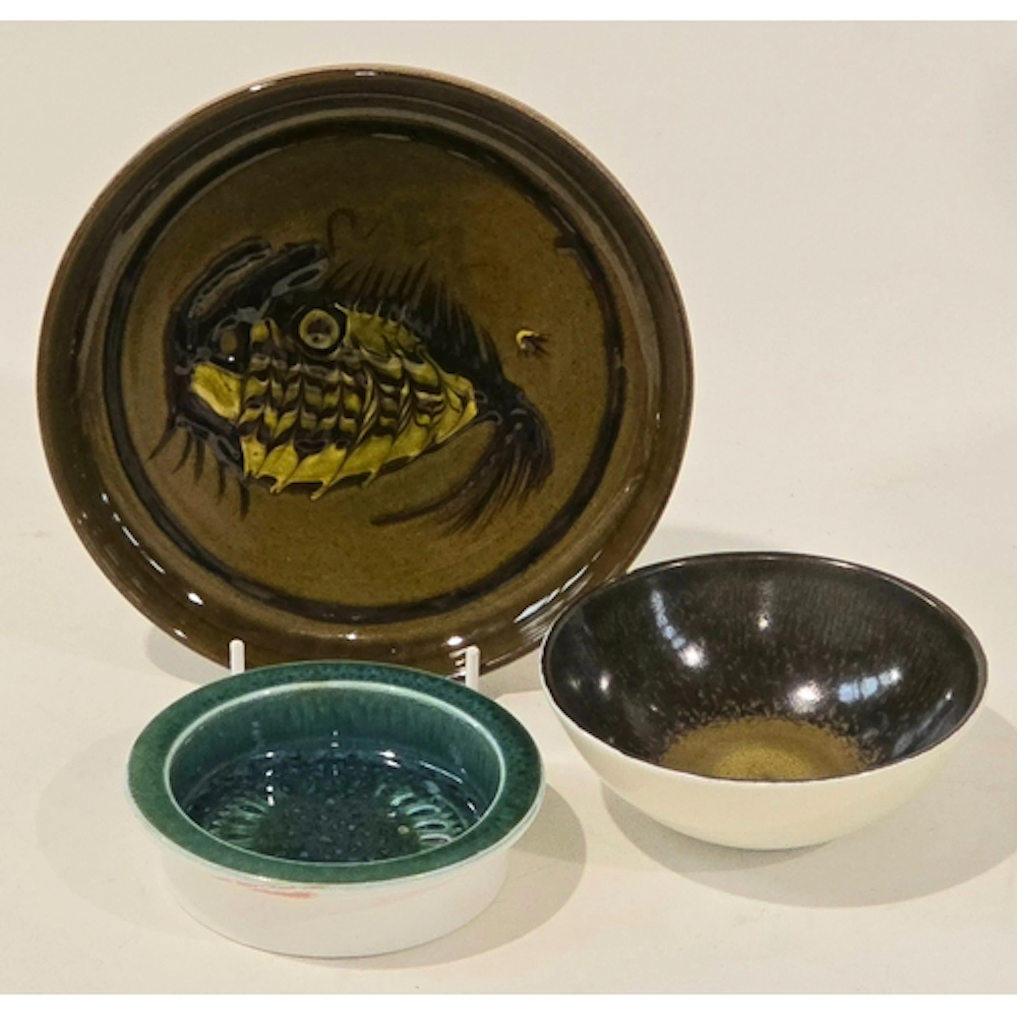Poole Pottery small Guy Sydenham round dish depicting a fish...