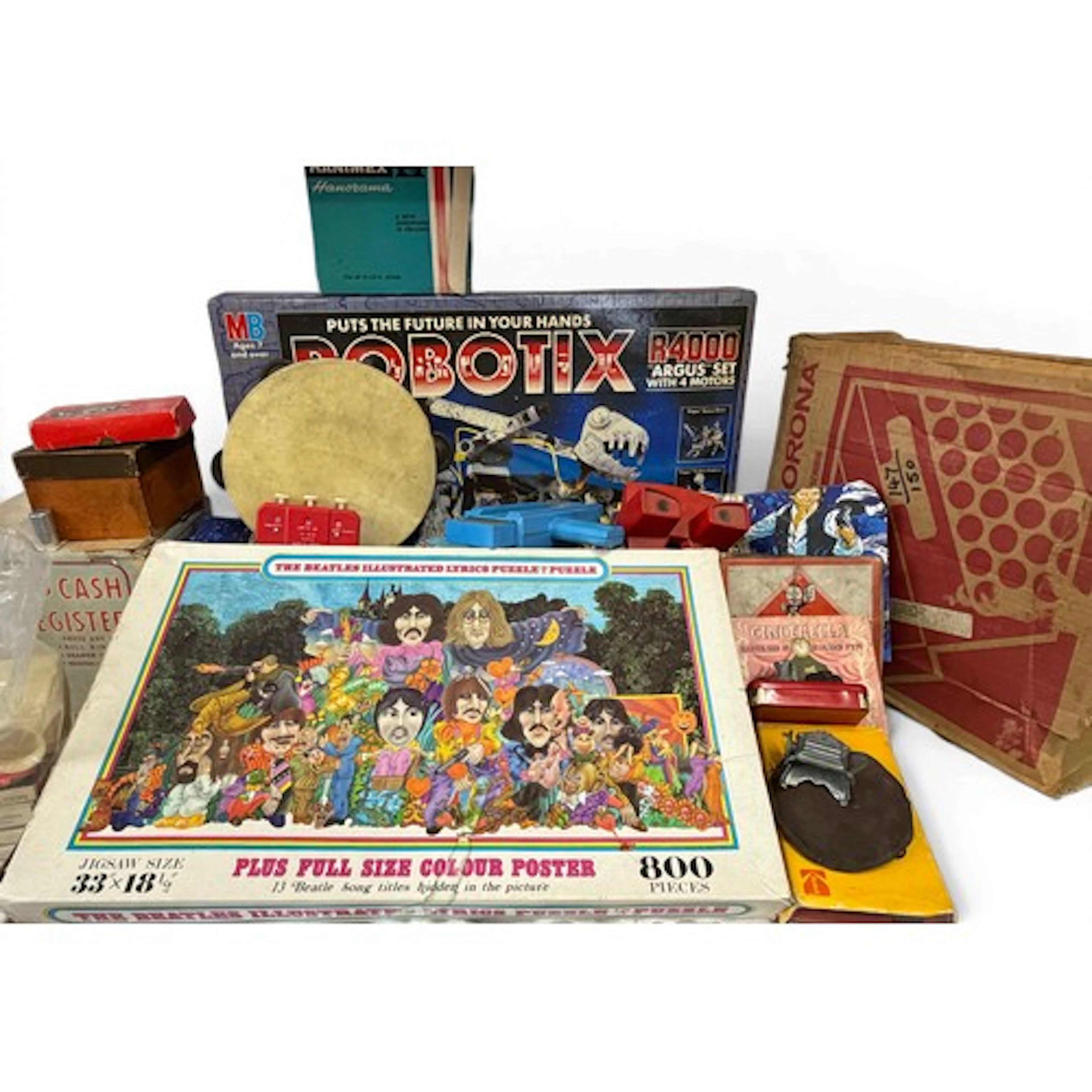 A collection of items to include a 1970's Star Wars sleeping...