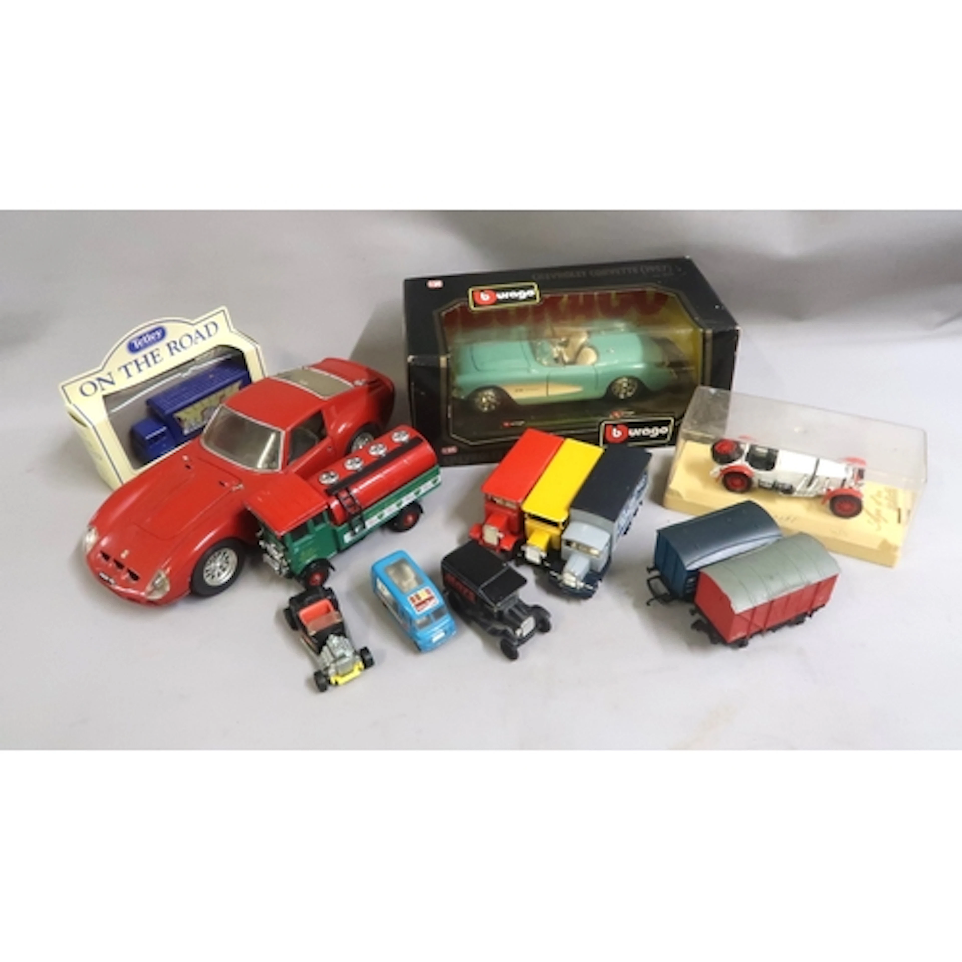 Quantity of various diecast metal model vehicles (some boxed...