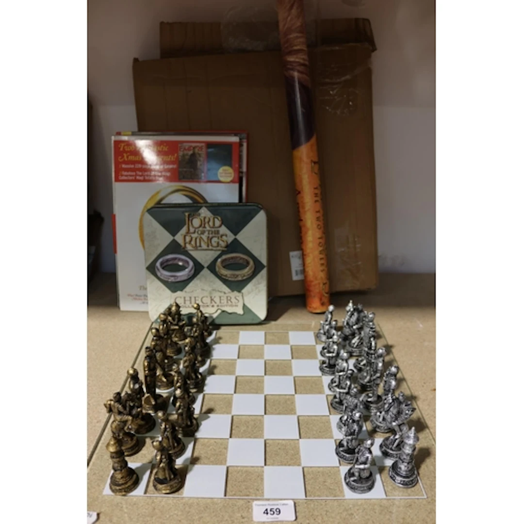 Nemesis Now Medieval Knight Chess set, The Lord of the Rings...