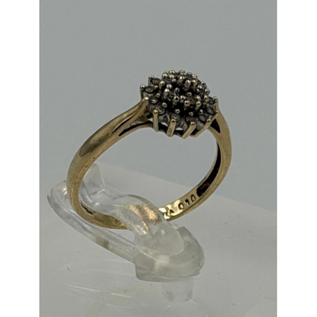 A 9ct gold diamond cluster ring, approximate size K and weig...