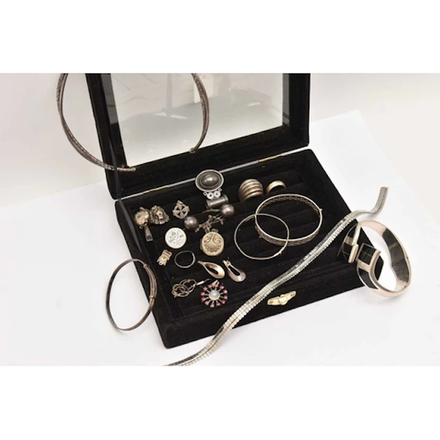 AN ASSORTMENT OF WHITE METAL JEWELLERY, to include four bang...