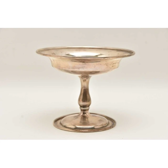 AN EARLY 20TH CENTURY SILVER PEDESTAL BONBON DISH, polished ...