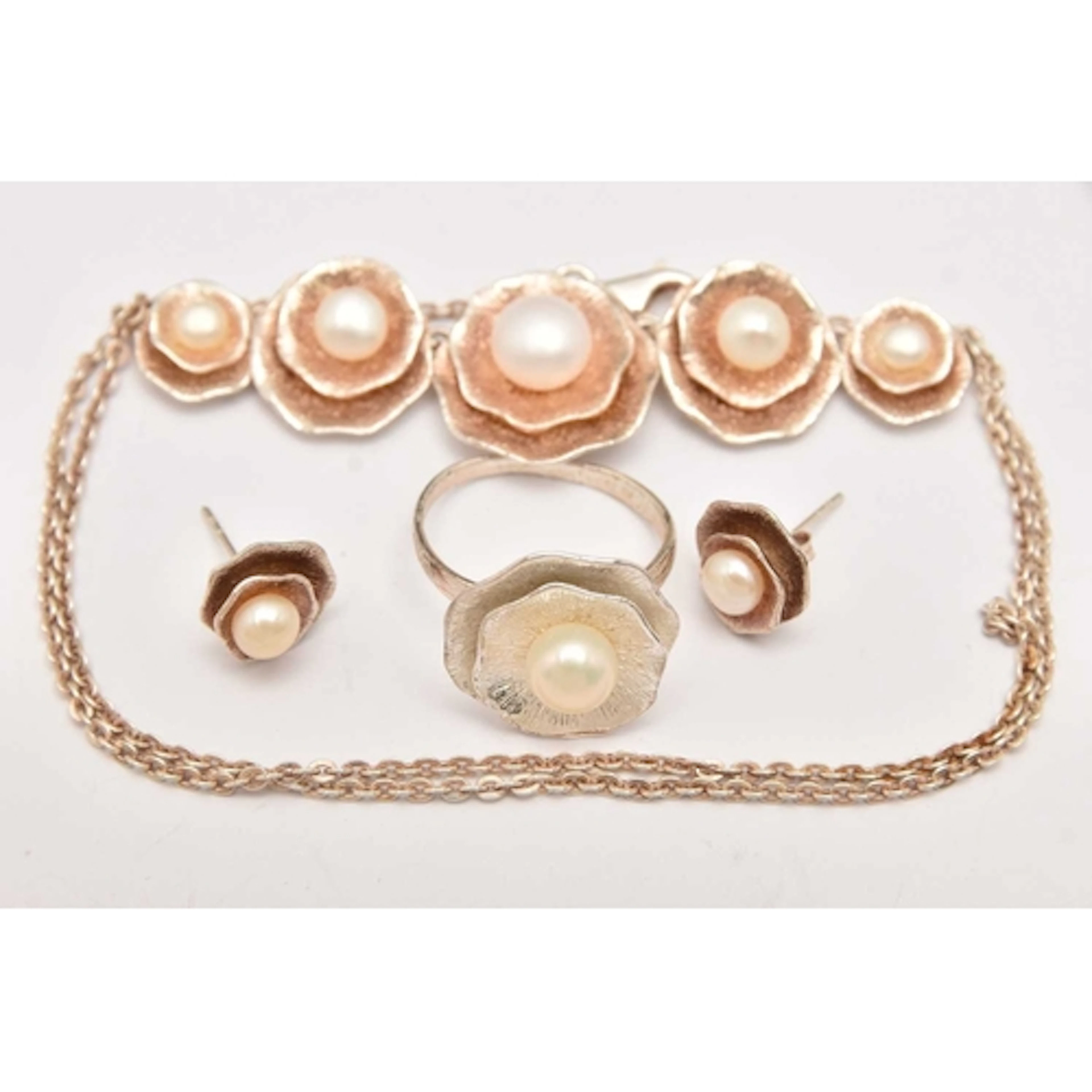 A WHITE METAL AND CULTURED PEARL JEWELLERY SUITE, to include...