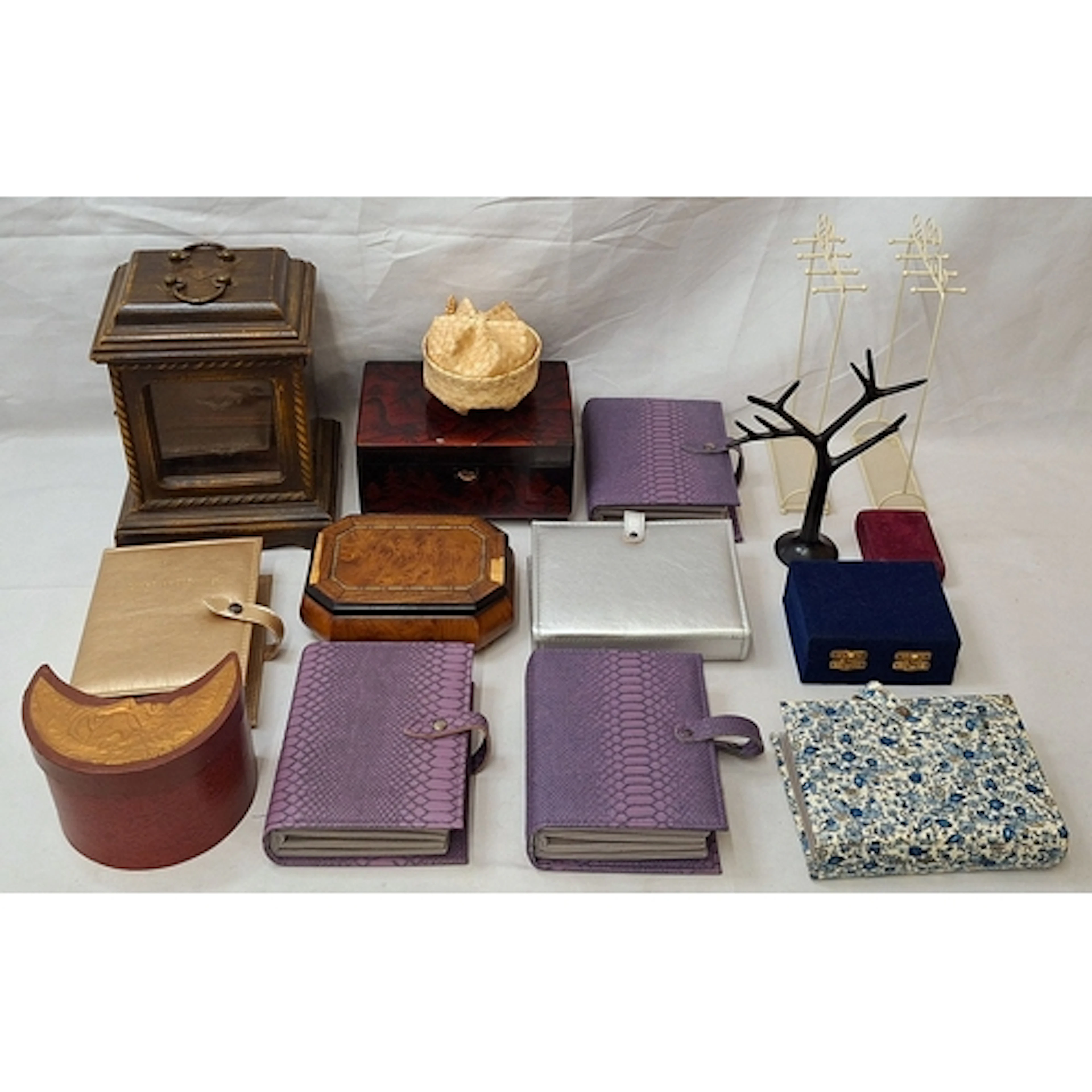 Jewellery Displays incl. wooden case with internal drawers A...