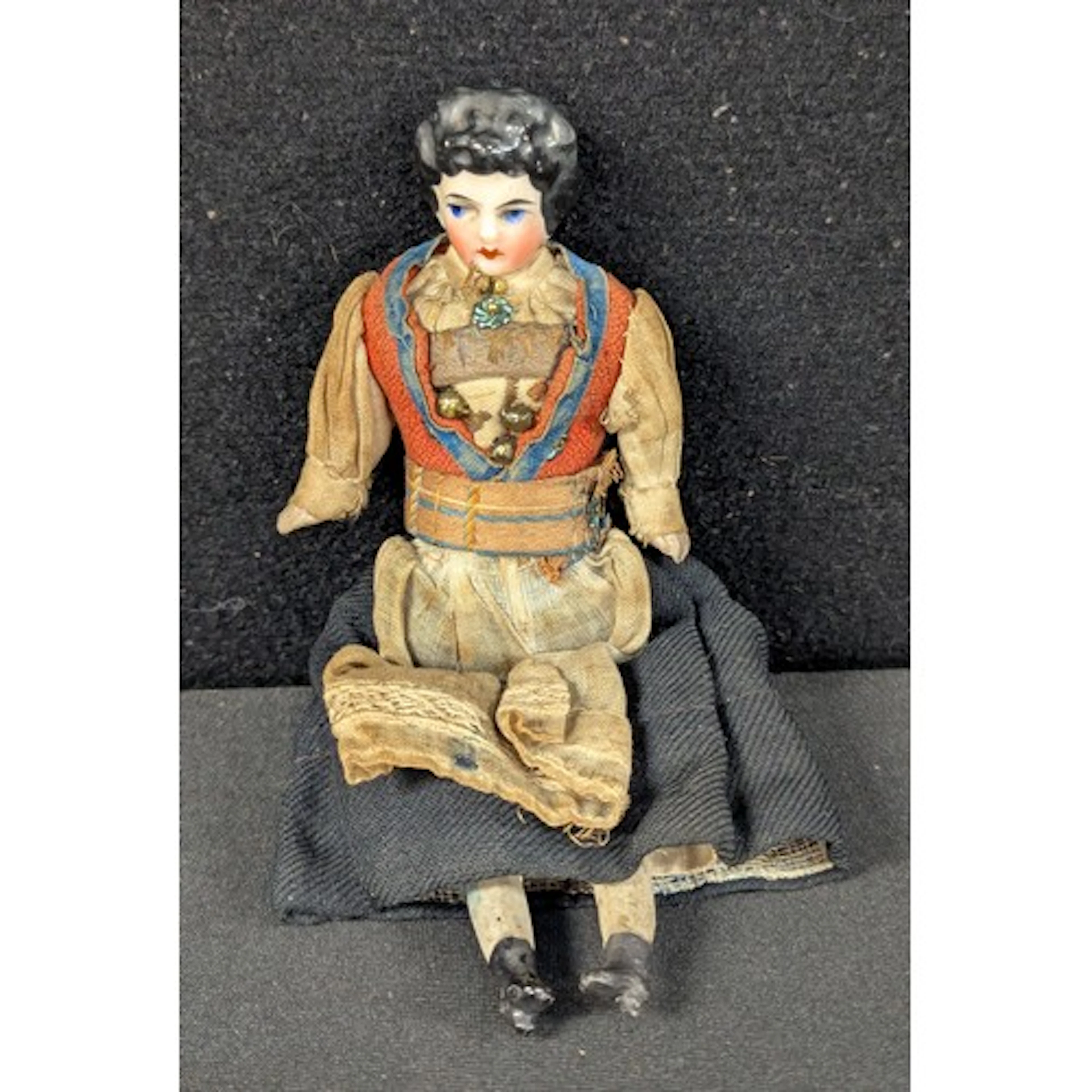 A Victorian shoulder head doll, painted facial features, mou...
