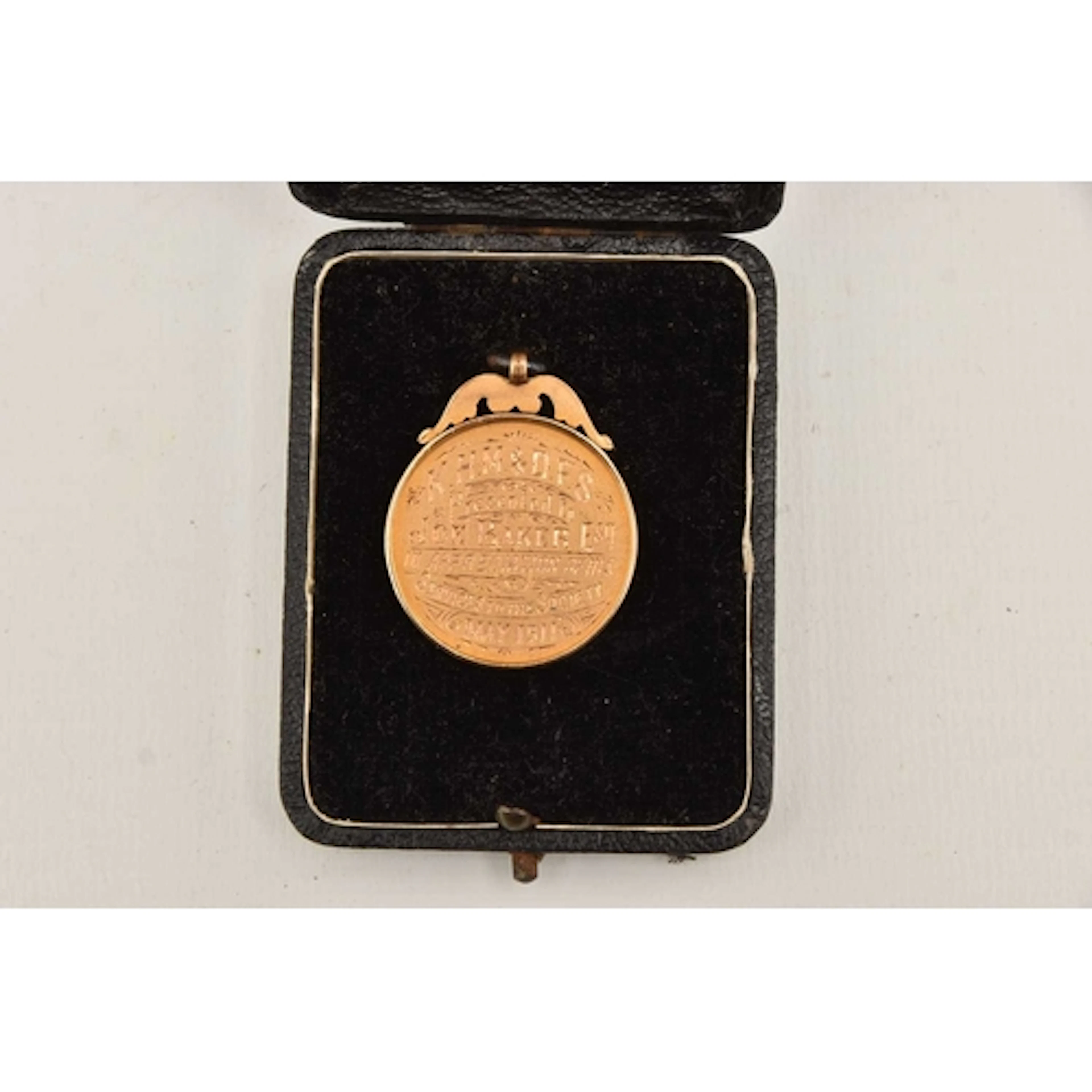 A CASED EARLY 20TH CENTURY 9CT GOLD R.A.O.B PRESENTATION FOB...