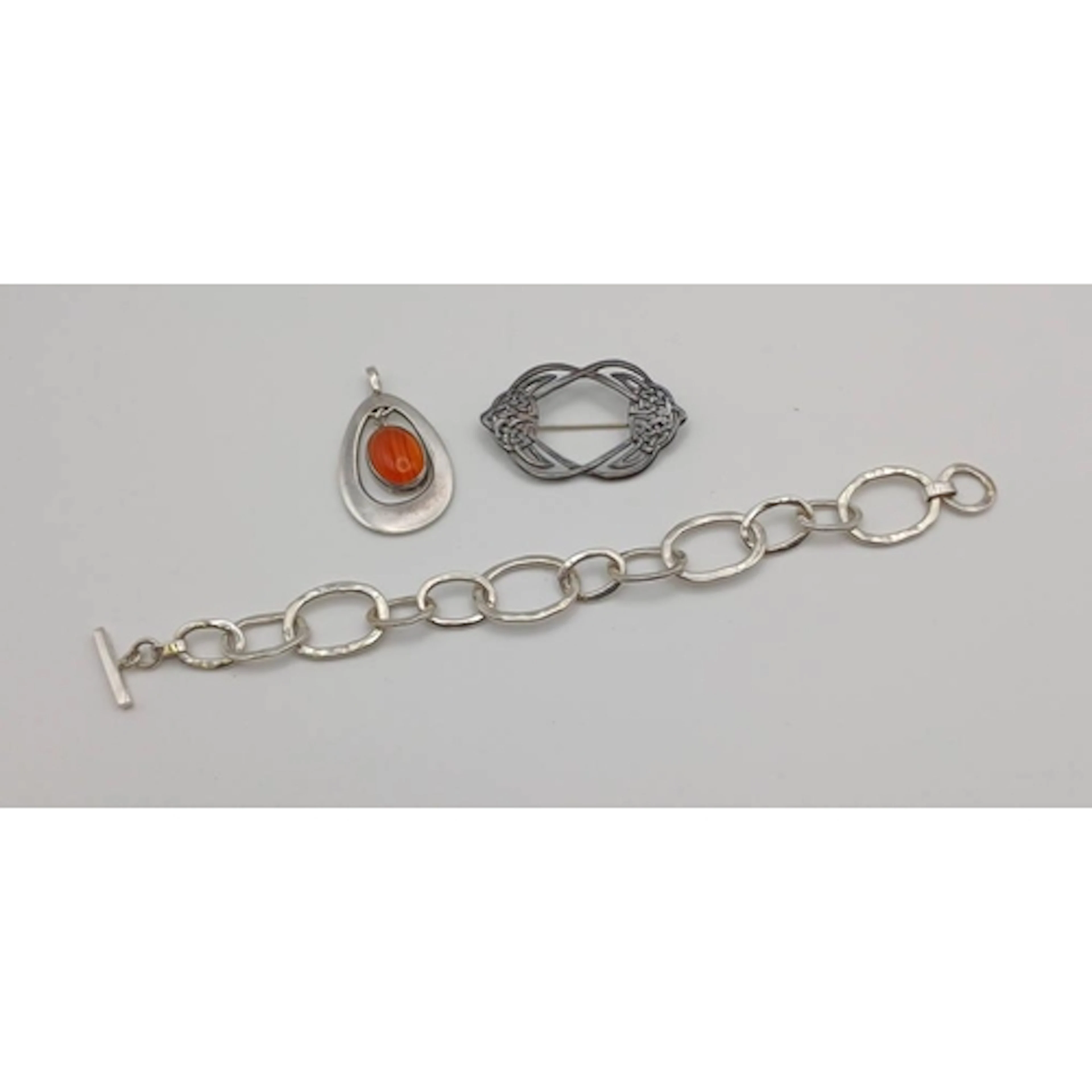 SILVER BRACELET BY CHRIS LEWIS, SILVER & BANDED AGATE PENDAN...