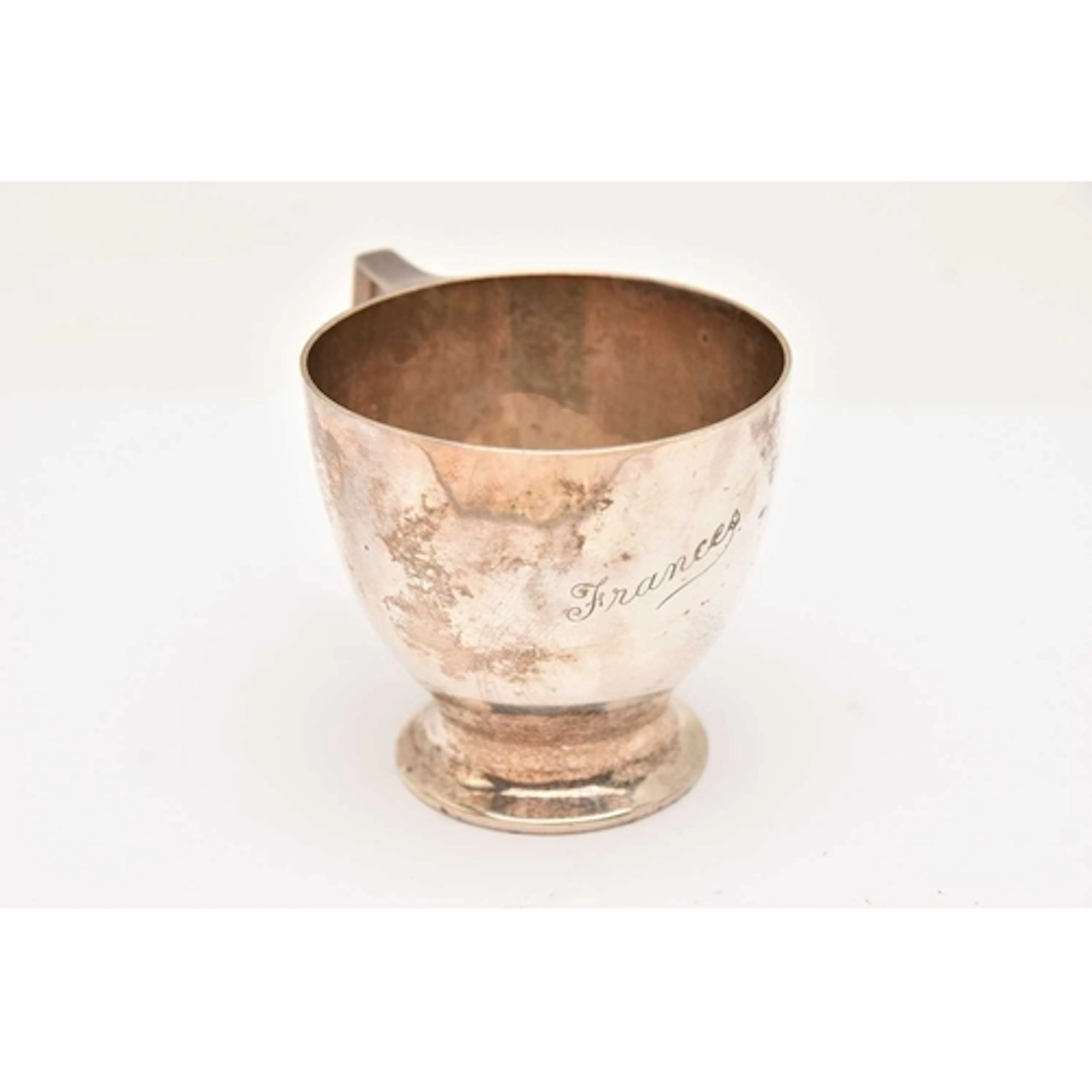 AN EARLY 20TH CENTURY SILVER CUP, polished form with handle,...