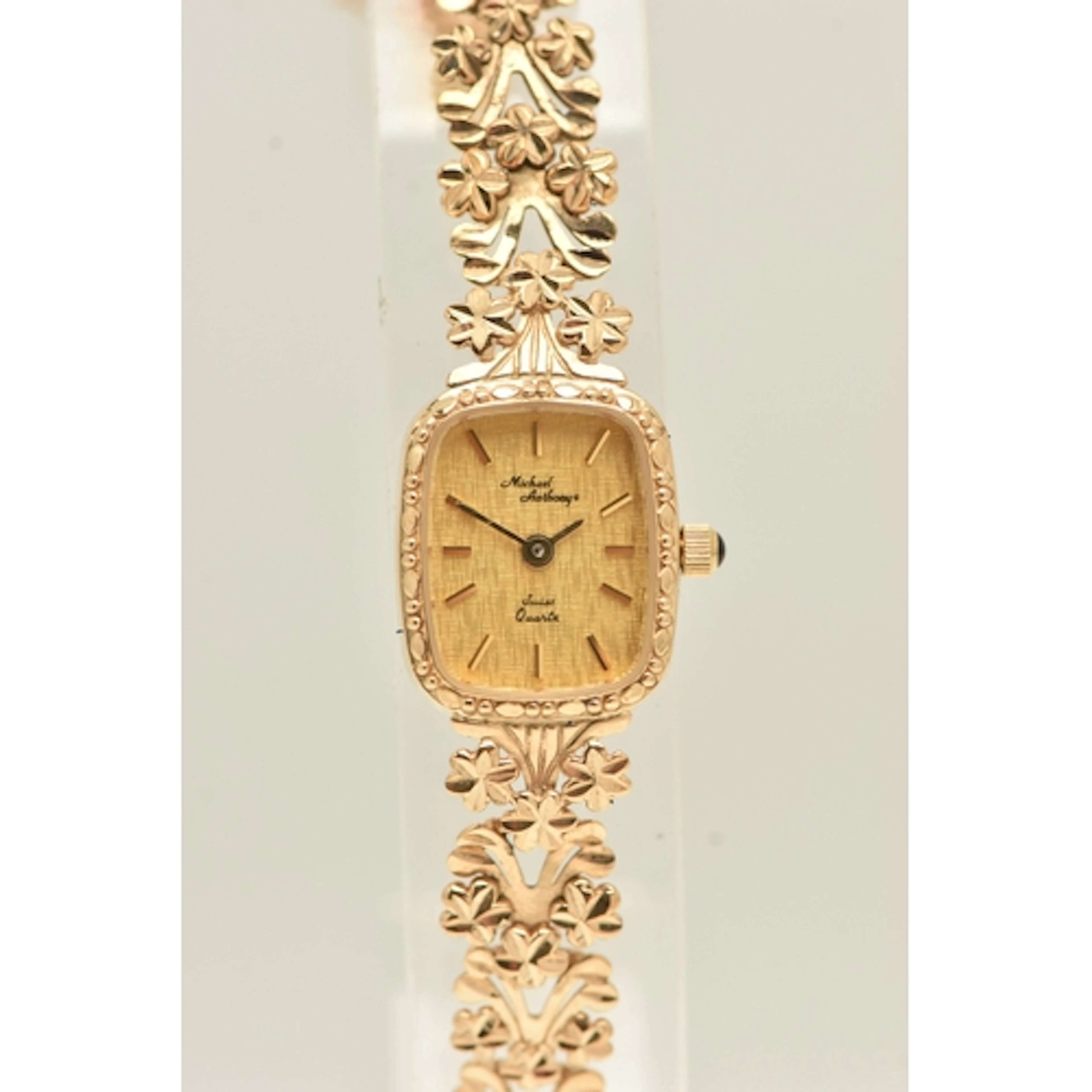 A LADIES BOXED 'MICHAEL ANTHONY' YELLOW METAL WRISTWATCH, qu...