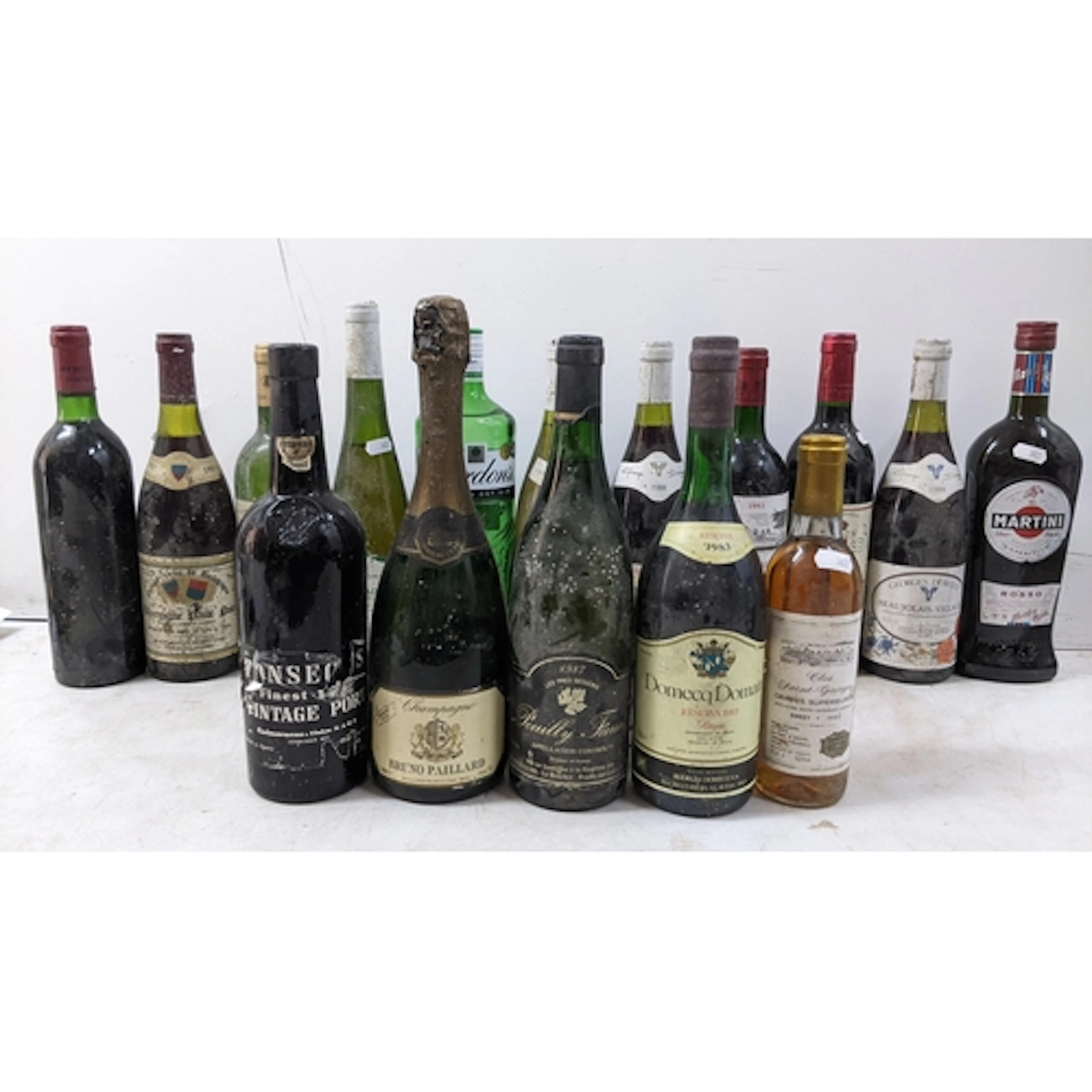 A mixed group of sixteen bottles of wine, Port and vermouth,...