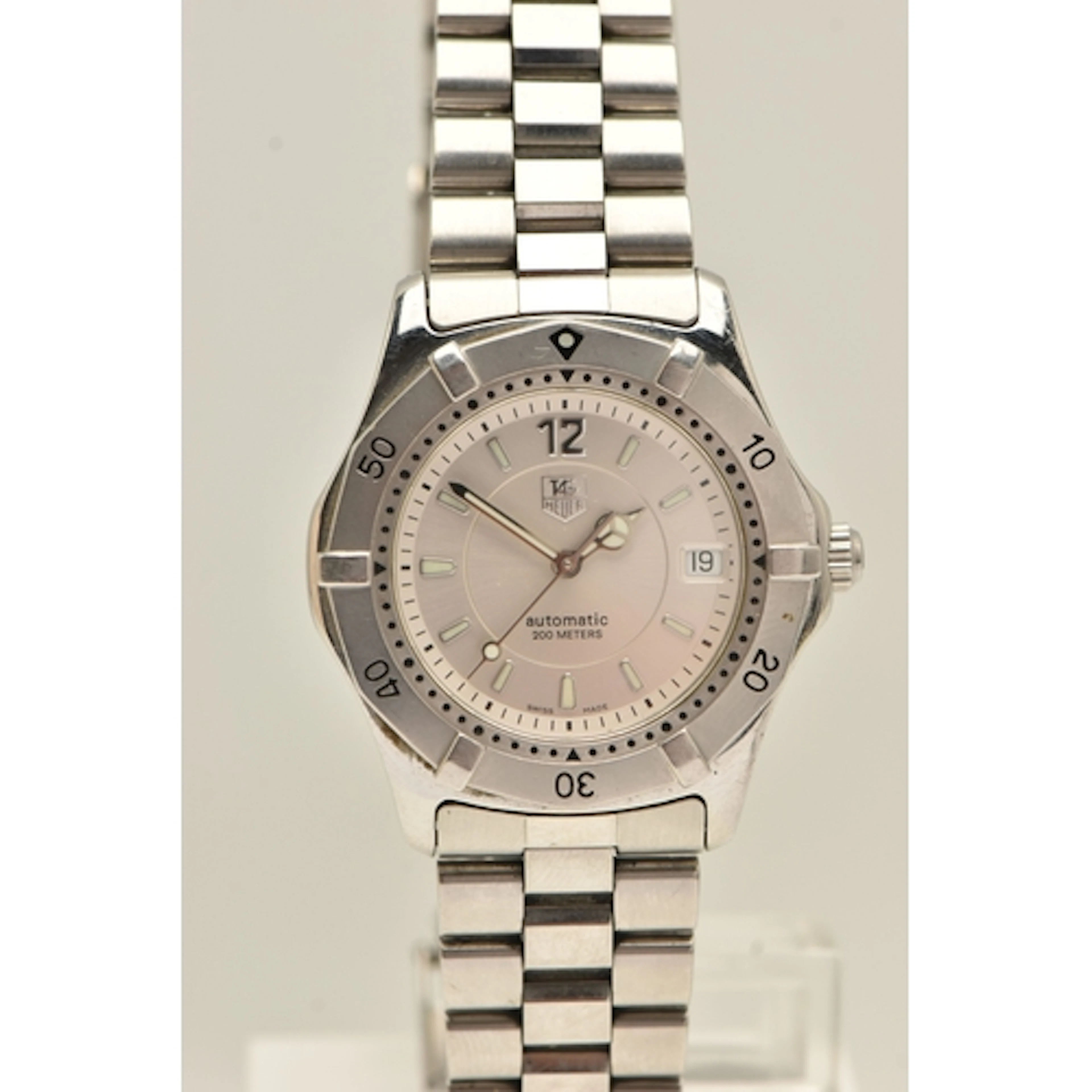 A 'TAG HEUER' AQUARACER WRISTWATCH, automatic movement, roun...