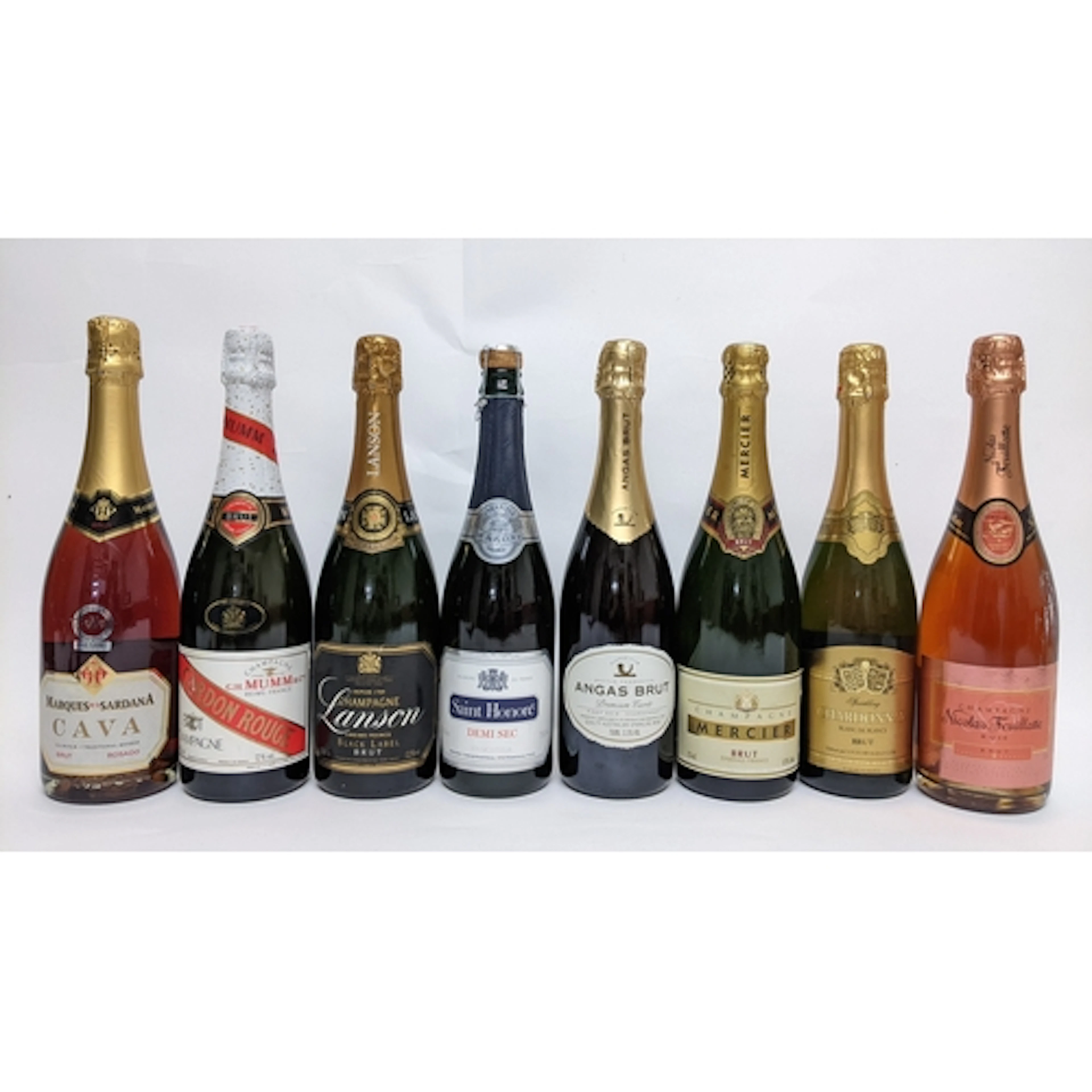 A mixed lot of vintage and modern champagne and sparkling wi...