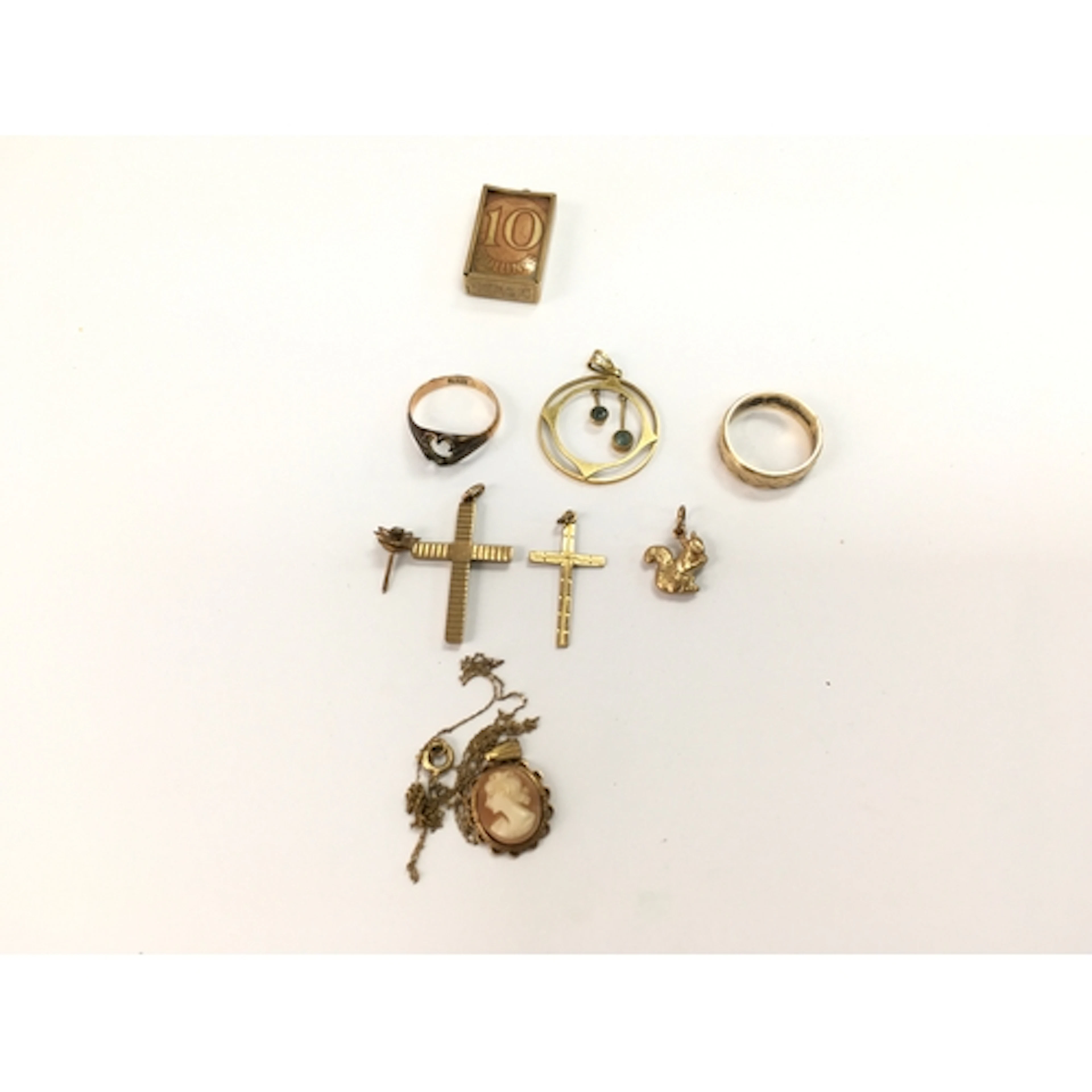 9ct gold pendends, rings, charms etc 16.5g