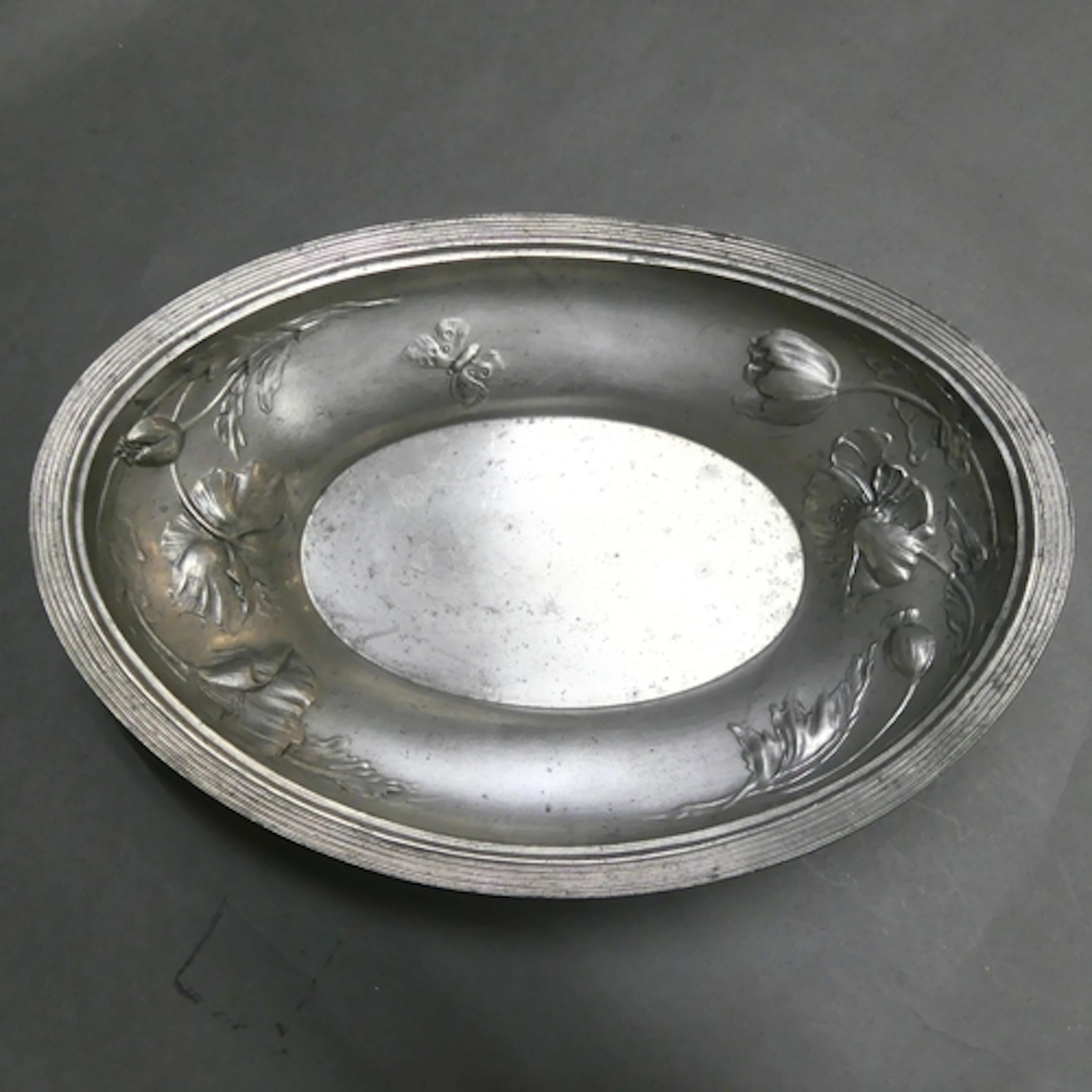 KAYSERZINN - An Art Nouveau pewter oval serving bowl, design...