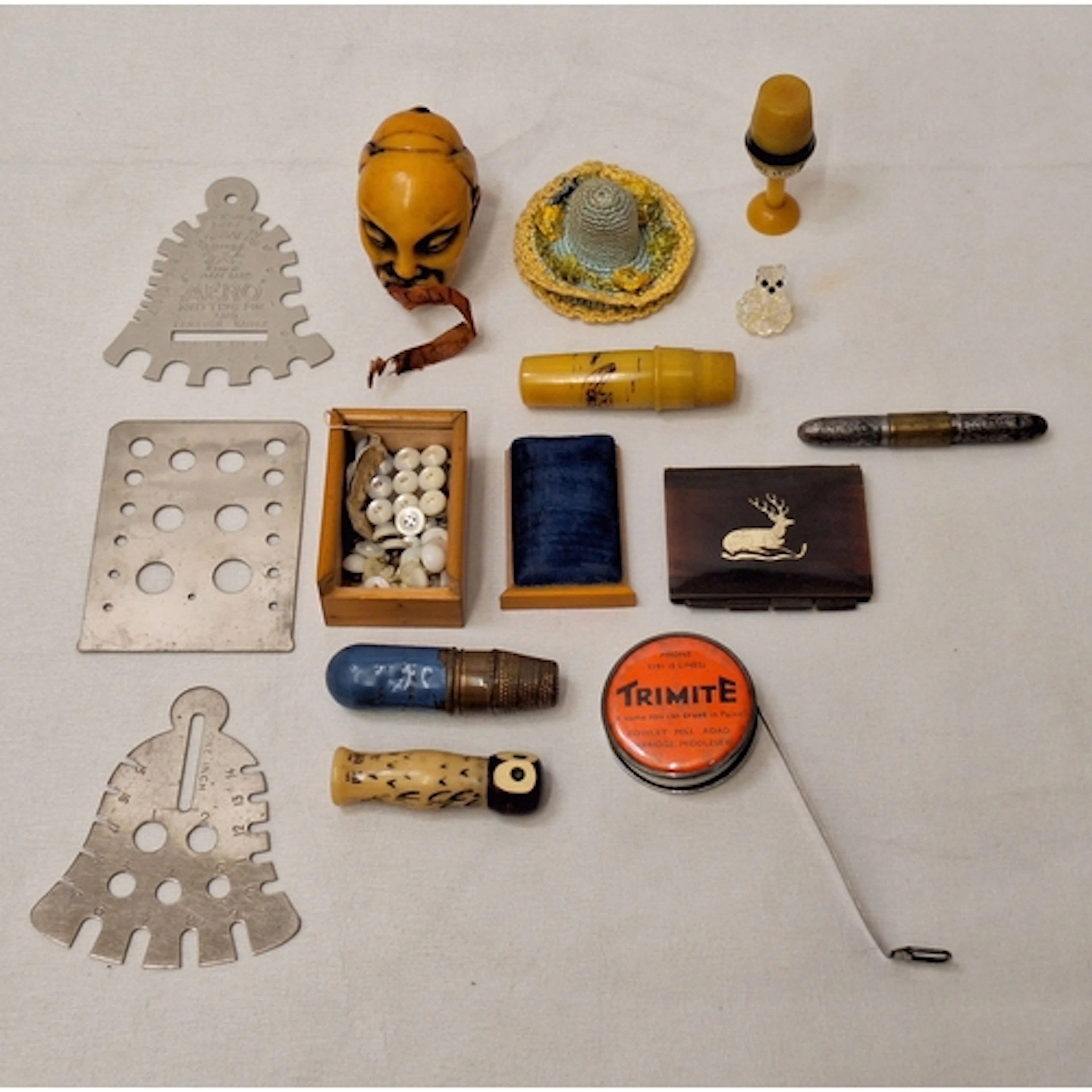 Vintage Sewing Items incl. early plastic needle case in the ...
