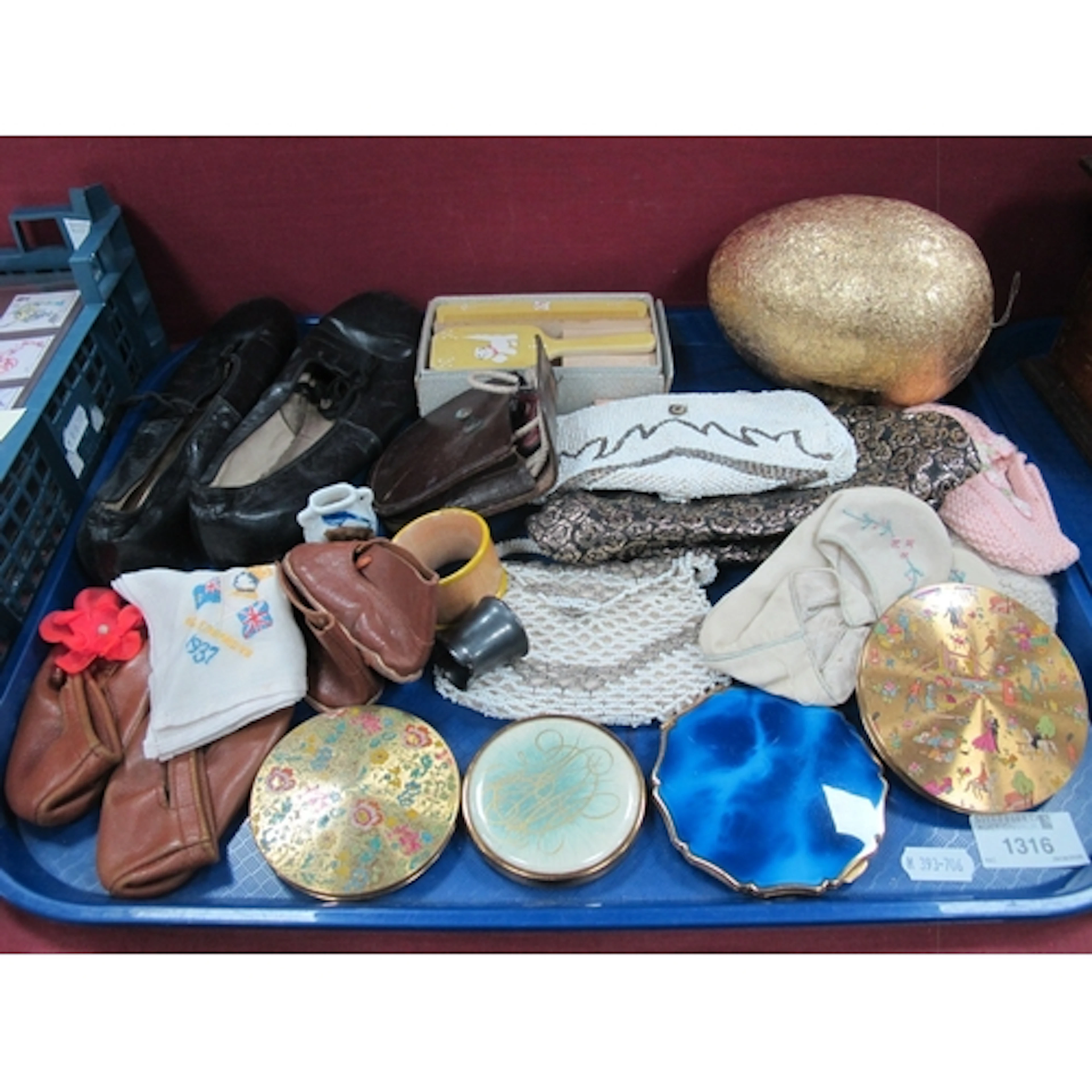Powder Compacts, including Stratton (x 4). Vintage children'...