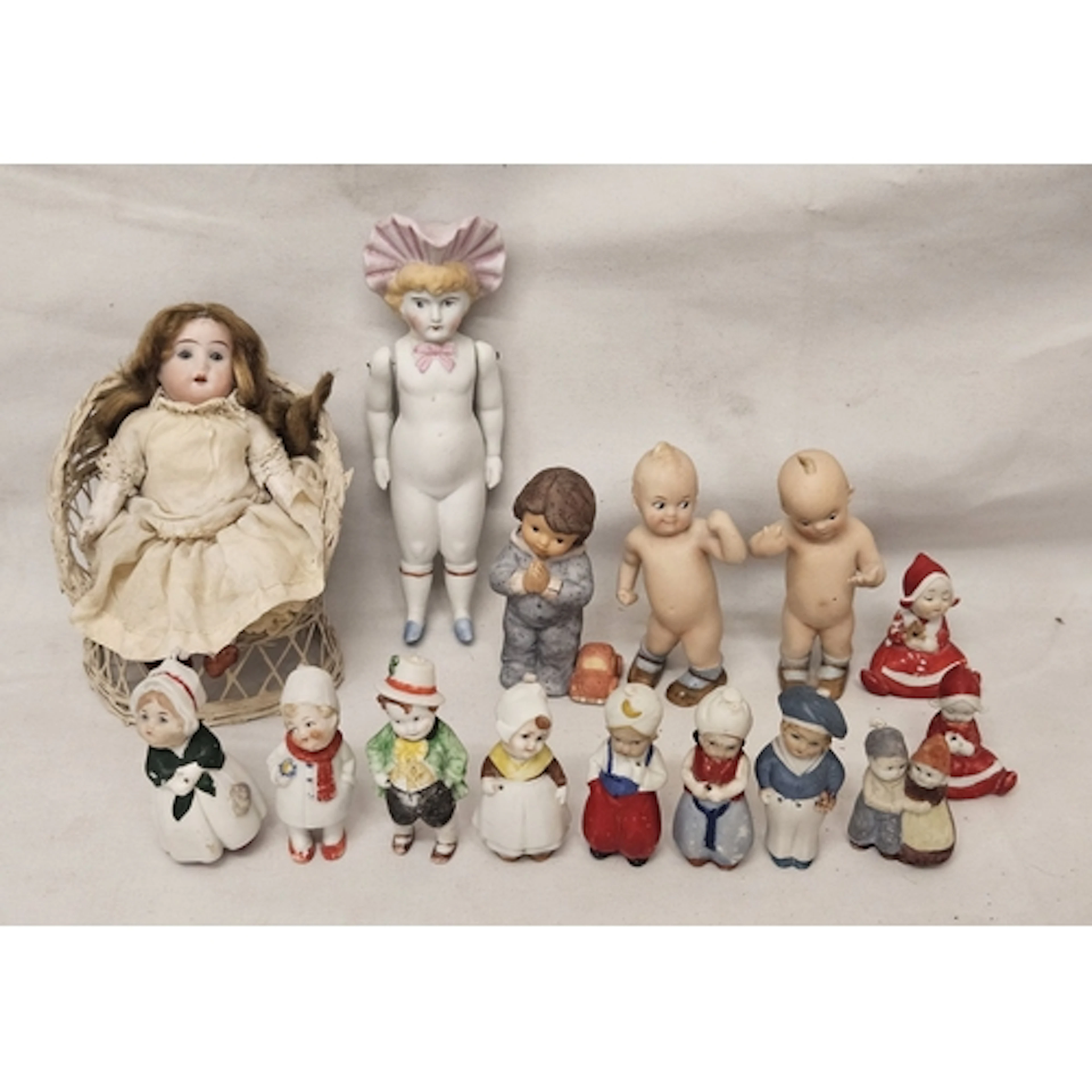 Vintage Figurines incl. 2 Kewpie style marked Made in German...