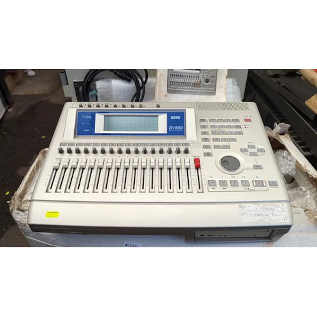 Korg D1600 digital recording studio with 16-channel mixing c...
