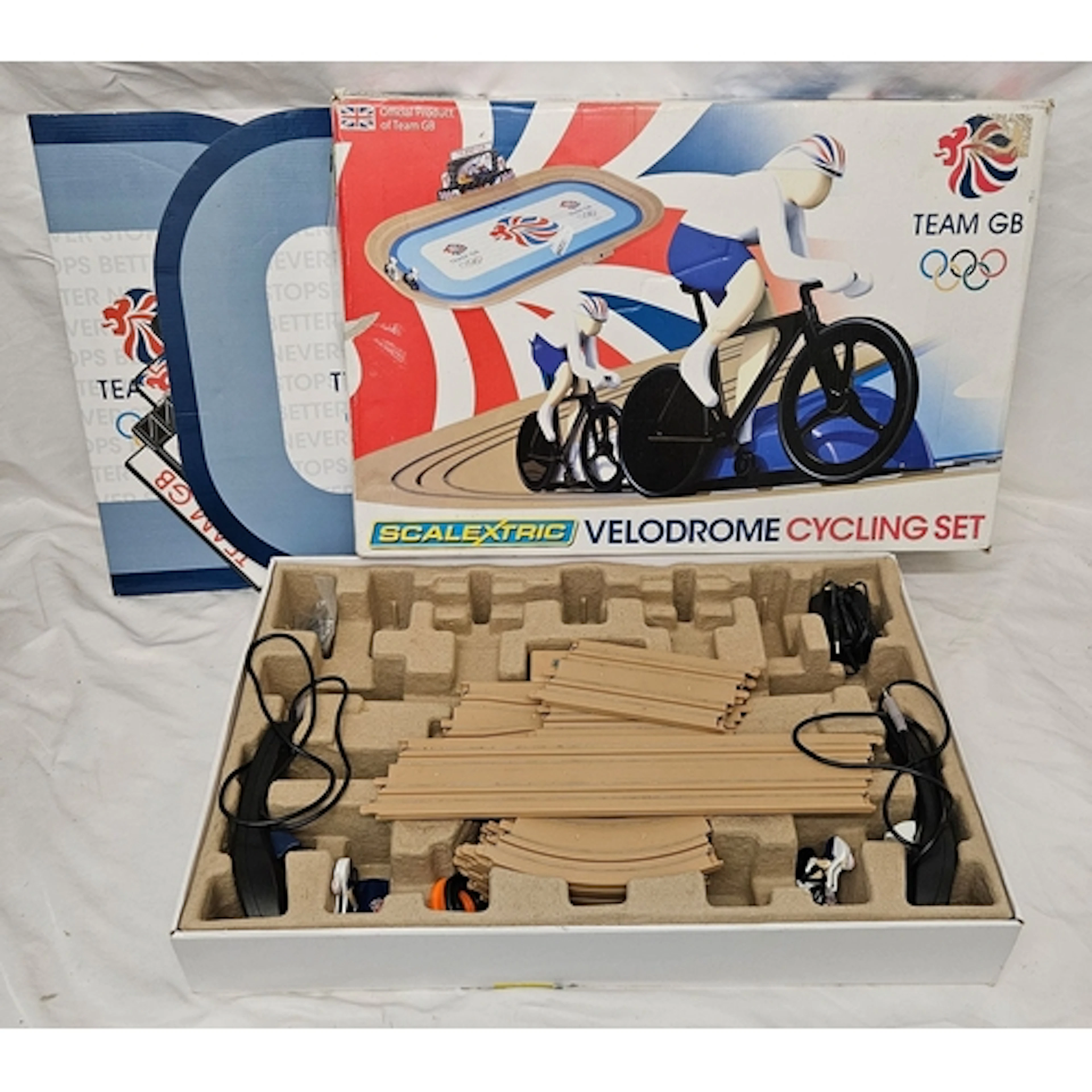 Scalextric Velodrome Cycling Set for Team GB official produc...