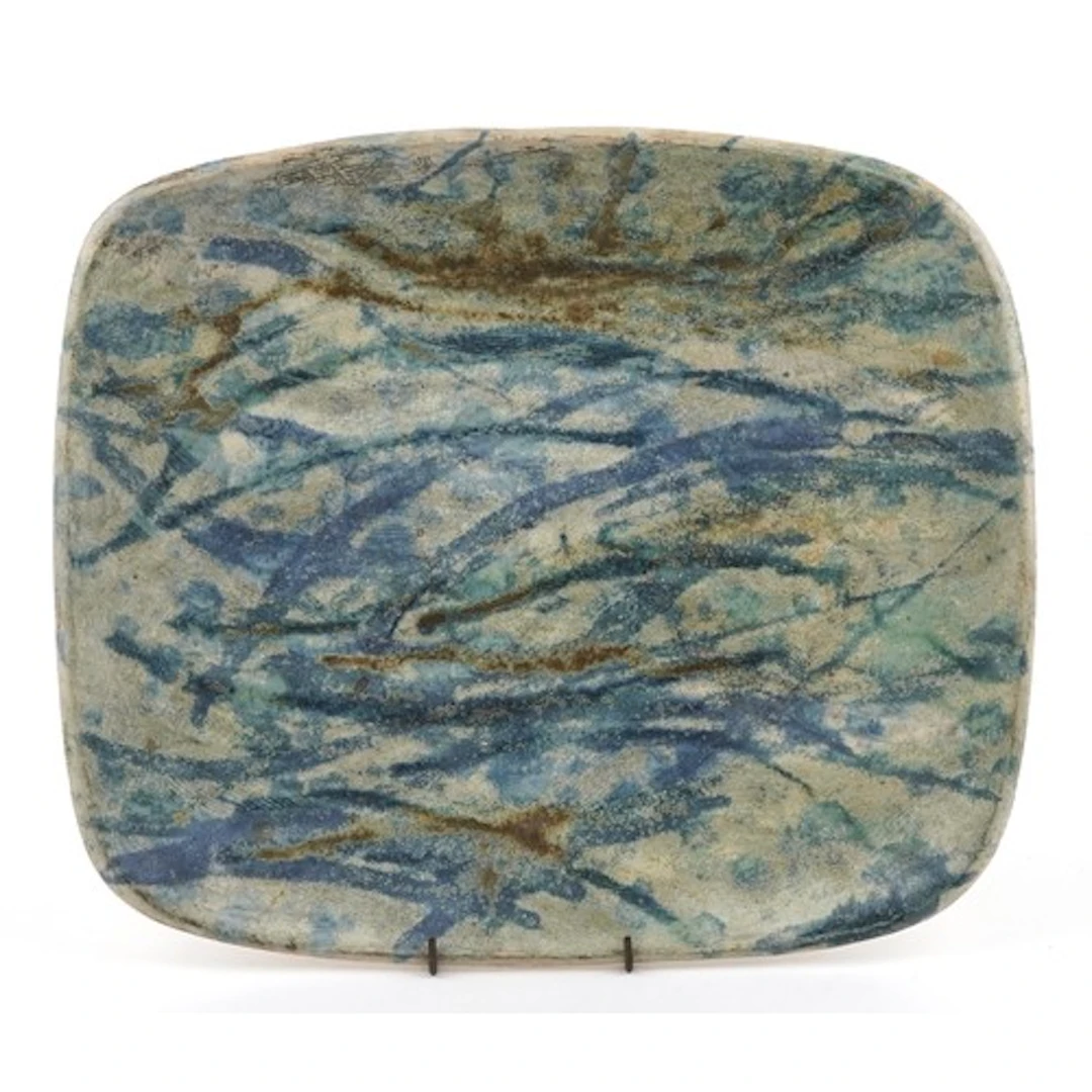 Eileen Lewenstein studio pottery dish, 38cm x 33m.