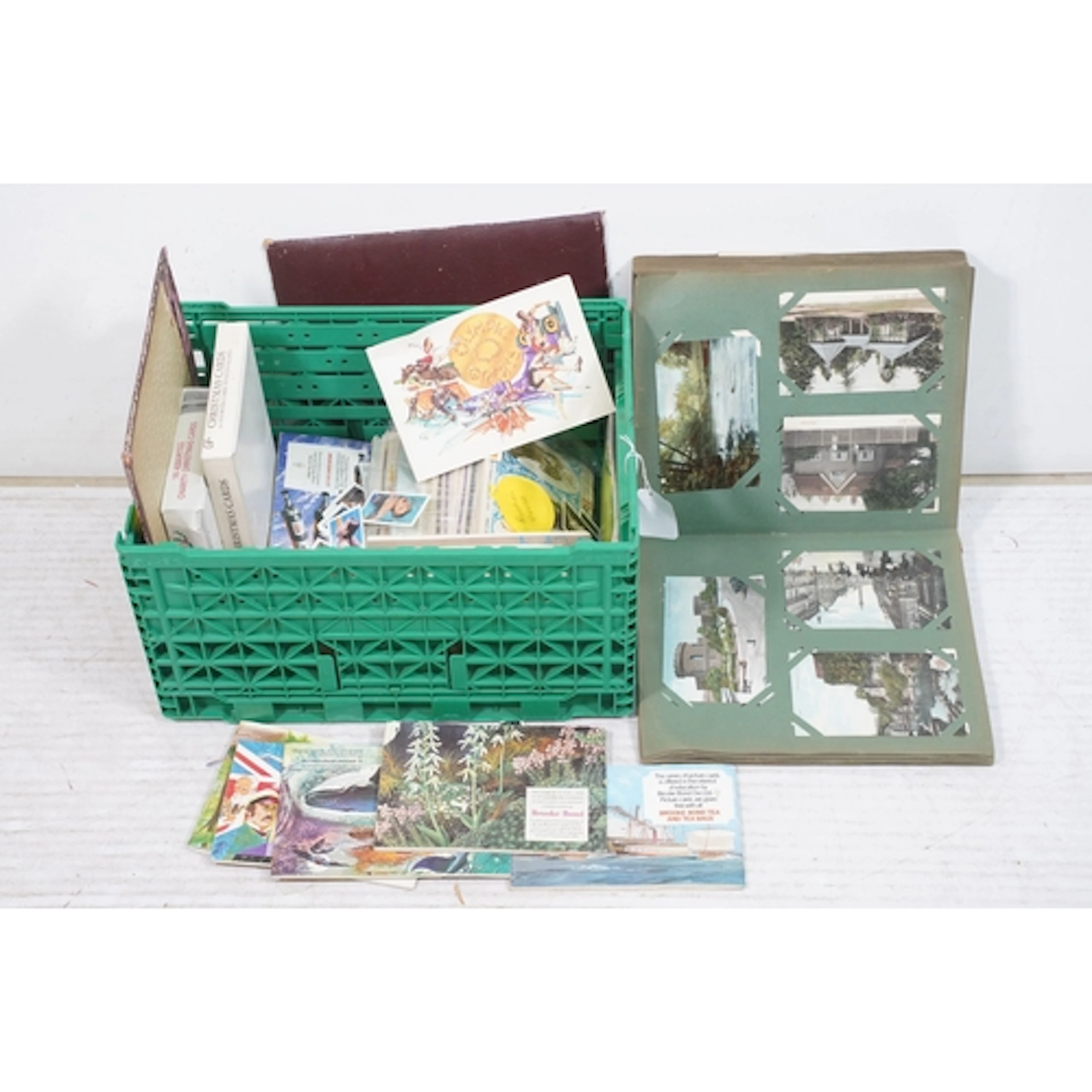 Collection of postcards, comprising early 20th century and l...