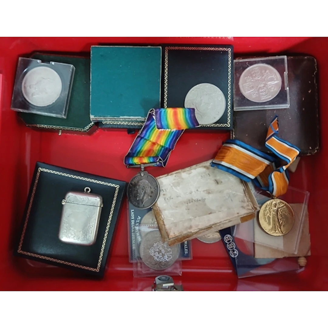 A safe box containing a WWI pair awarded to 61711 PTE G NORR...