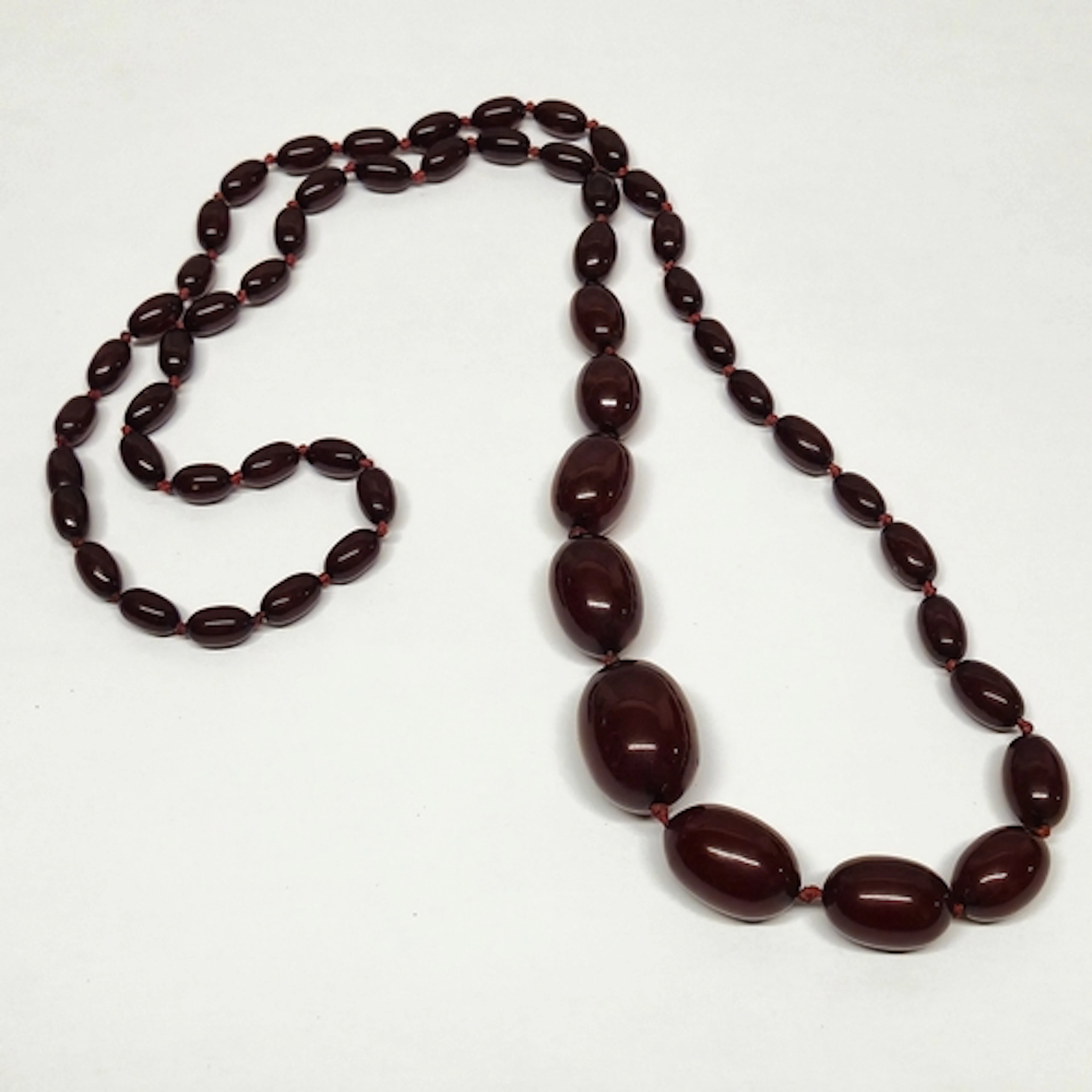Cherry red bakelite oval graduated bead necklace, 64g.