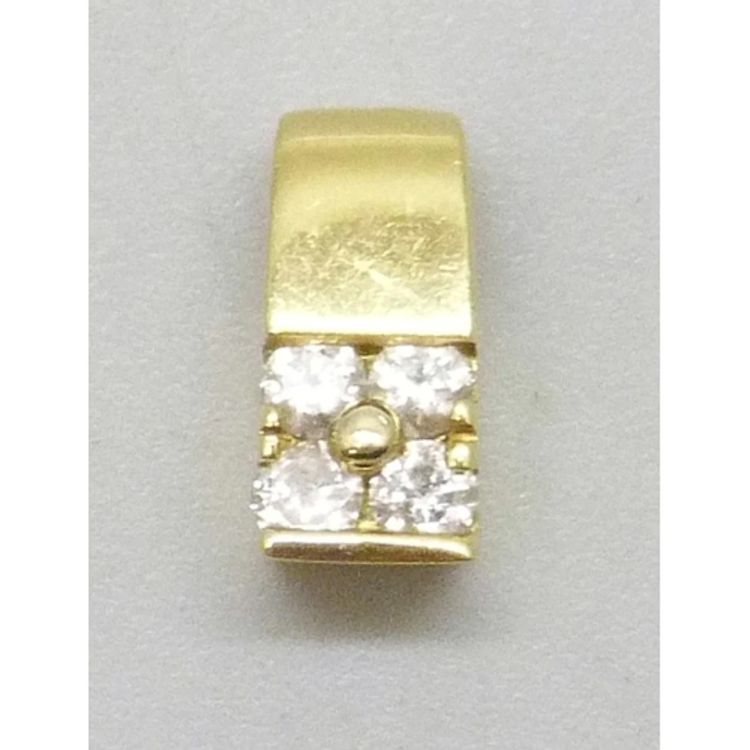 An 18ct gold and diamond necklace pendant, 0.9g, 9mm