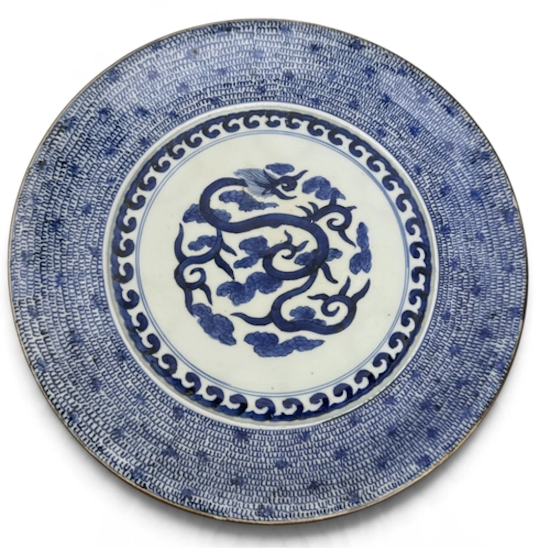 A CHINESE 20TH CENTURY BLUE AND WHITE DISH The centre decora...
