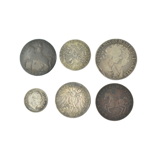 Mixed coins to include a 1689 half crown, 1792 half penny an...
