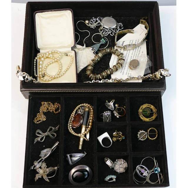 Assorted silver and costume jewellery including a 9ct gold b...