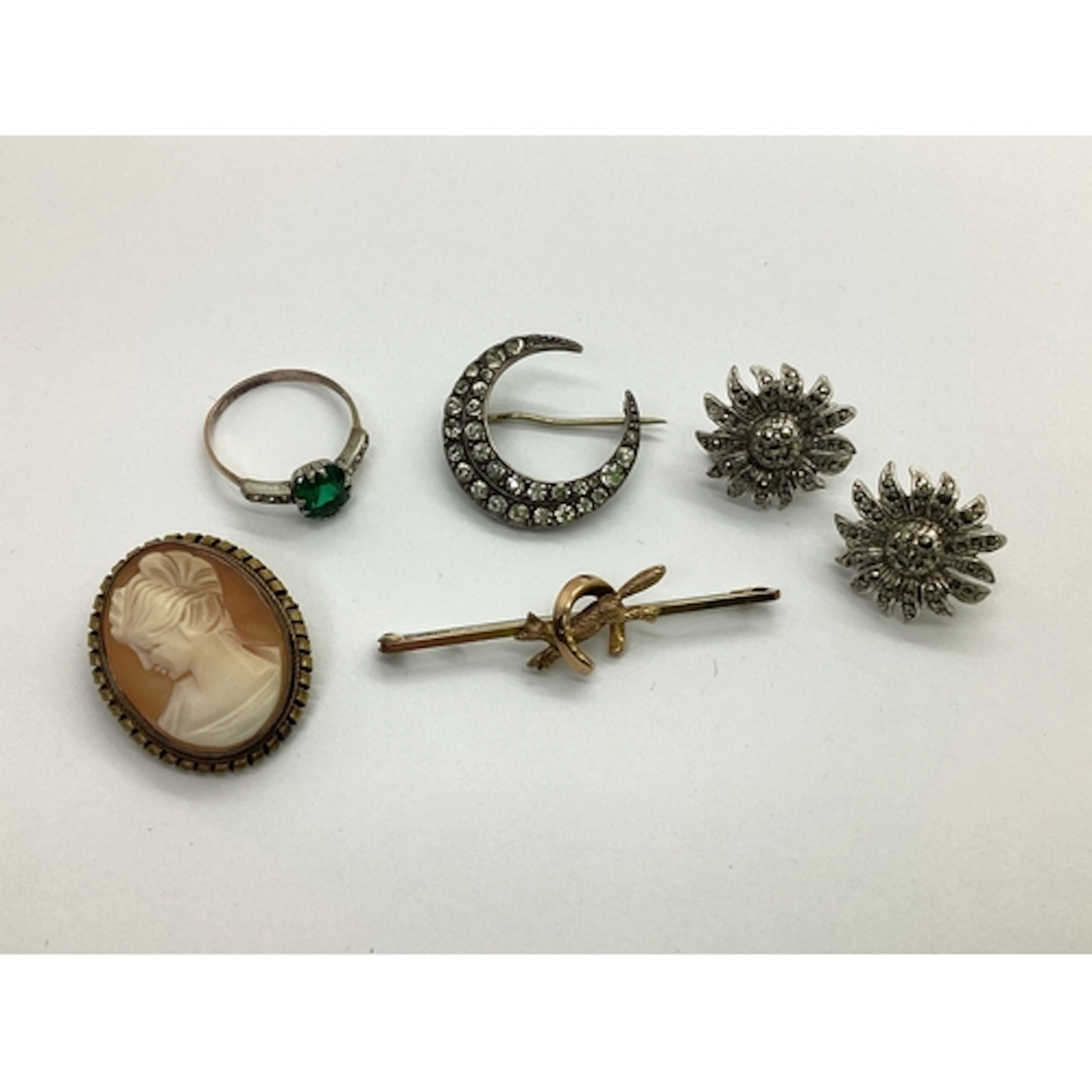 A Vintage Fox and Horseshoe Bar Brooch, stamped "9ct" (steel...