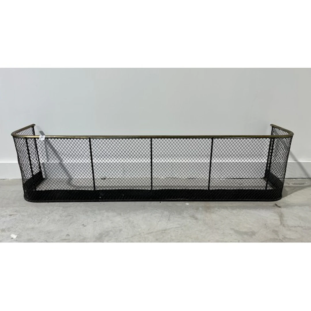 Brass fireguard, 122cm x 30cm x 25cm.