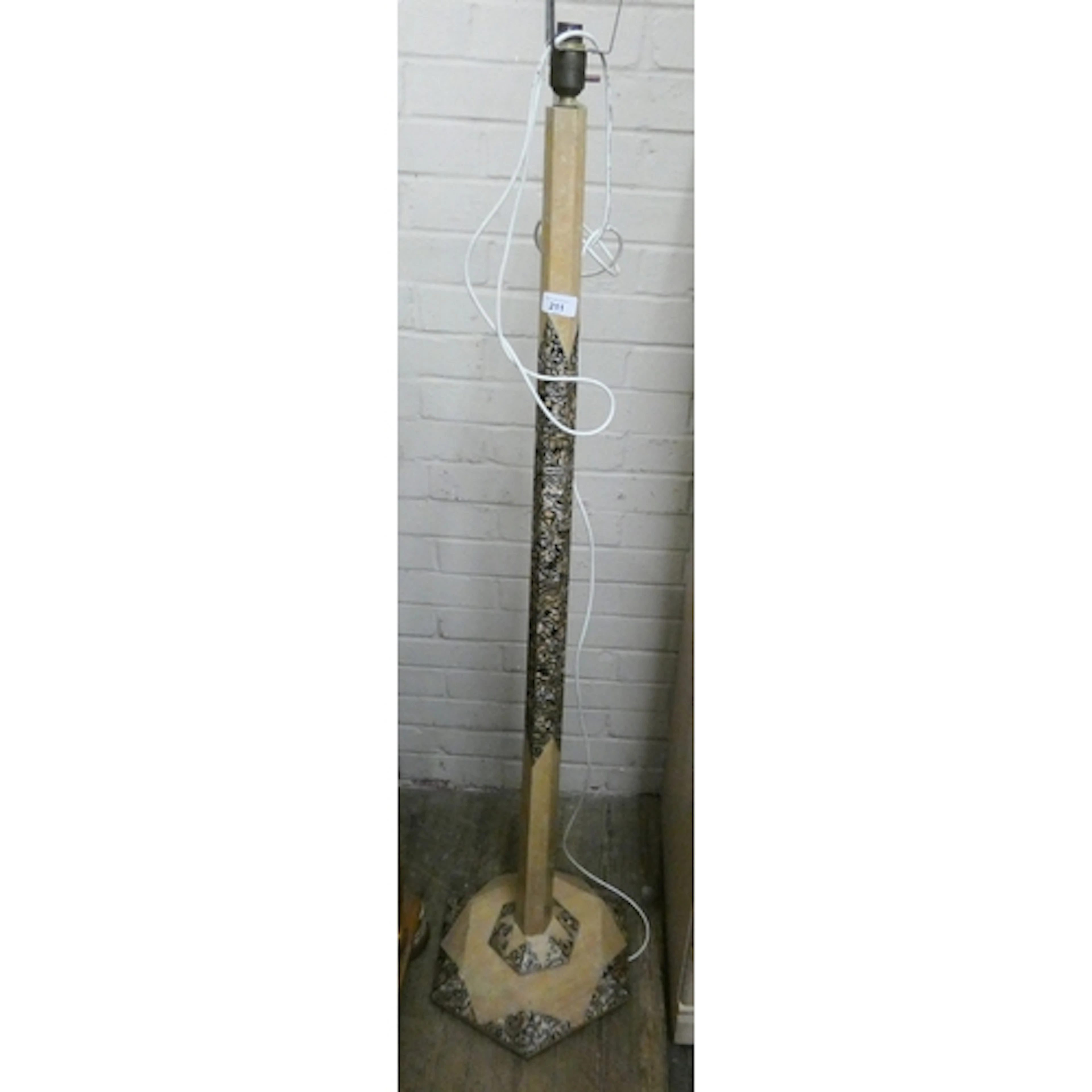 A modern Chinese style lamp standard